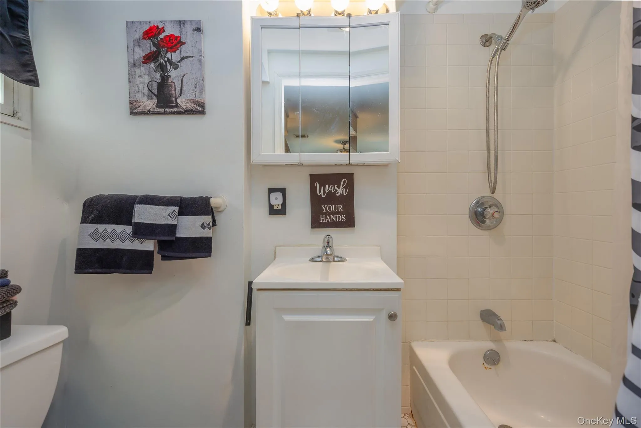6 Beech Street, Clarkstown, NY, 3 Bedrooms Bedrooms, 8 Rooms Rooms,2 BathroomsBathrooms,Residential,For Rent,Beech,0,1006233 6 Beech Street, Clarkstown, NY, 3 Bedrooms Bedrooms, 8 Rooms Rooms,2 BathroomsBathrooms,Residential,For Rent,Beech,0,1006233