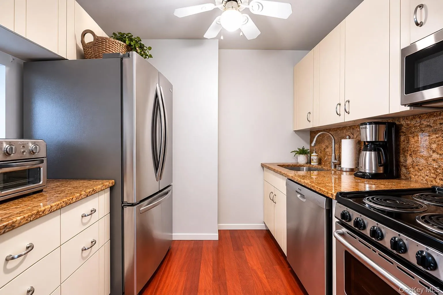 2 Richmond Road, Hempstead, NY, 2 Rooms Rooms,1 BathroomBathrooms,Residential,For Rent,Richmond,0,1006236 2 Richmond Road, Hempstead, NY, 2 Rooms Rooms,1 BathroomBathrooms,Residential,For Rent,Richmond,0,1006236
