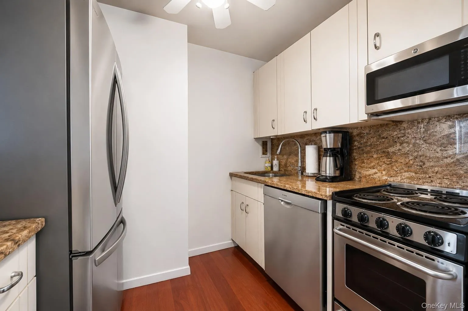 2 Richmond Road, Hempstead, NY, 2 Rooms Rooms,1 BathroomBathrooms,Residential,For Rent,Richmond,0,1006236 2 Richmond Road, Hempstead, NY, 2 Rooms Rooms,1 BathroomBathrooms,Residential,For Rent,Richmond,0,1006236