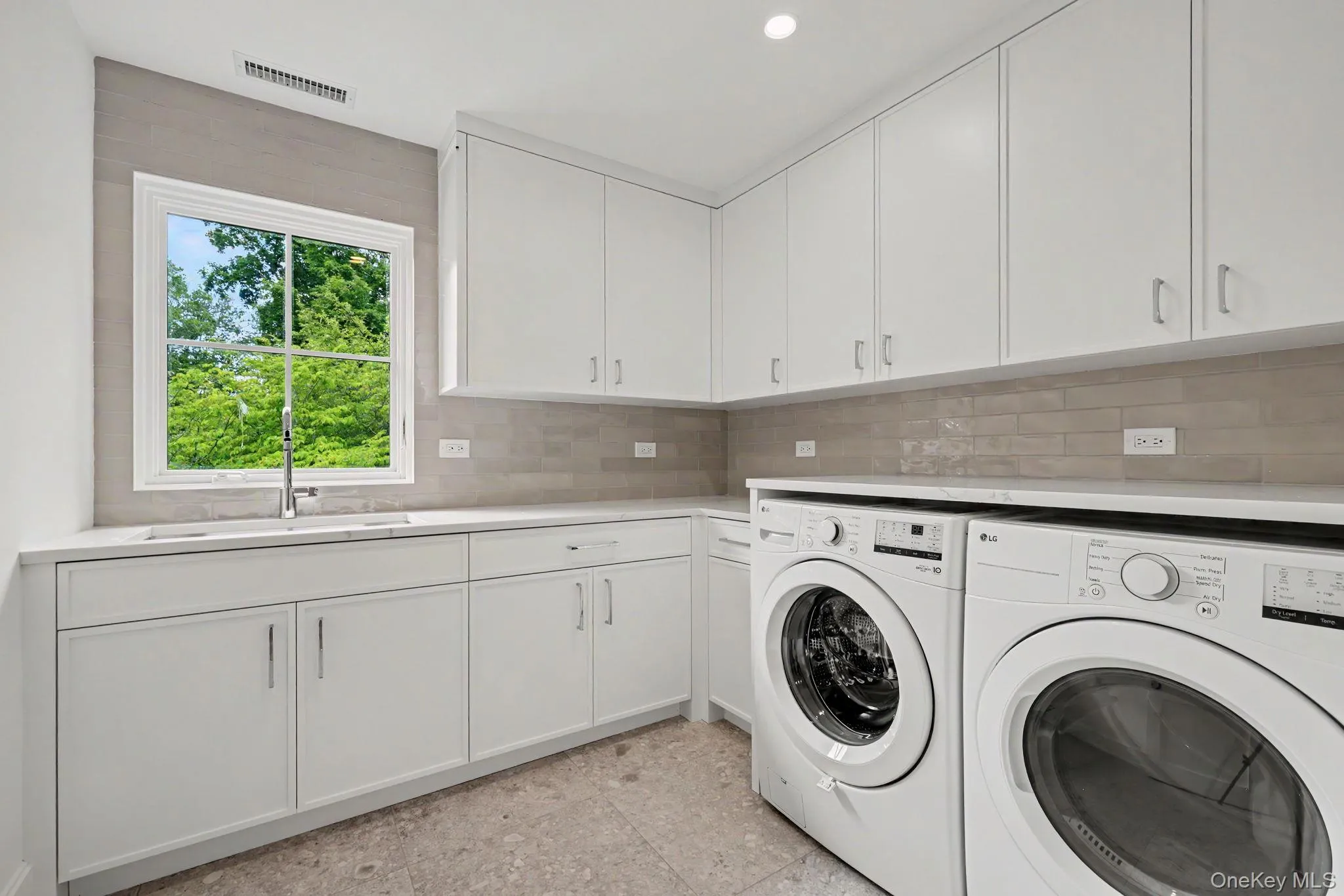 1076 Westover Road, Stamford, CT, 4 Bedrooms Bedrooms, 10 Rooms Rooms,4 BathroomsBathrooms,Residential,For Rent,Westover,0,1006242 1076 Westover Road, Stamford, CT, 4 Bedrooms Bedrooms, 10 Rooms Rooms,4 BathroomsBathrooms,Residential,For Rent,Westover,0,1006242
