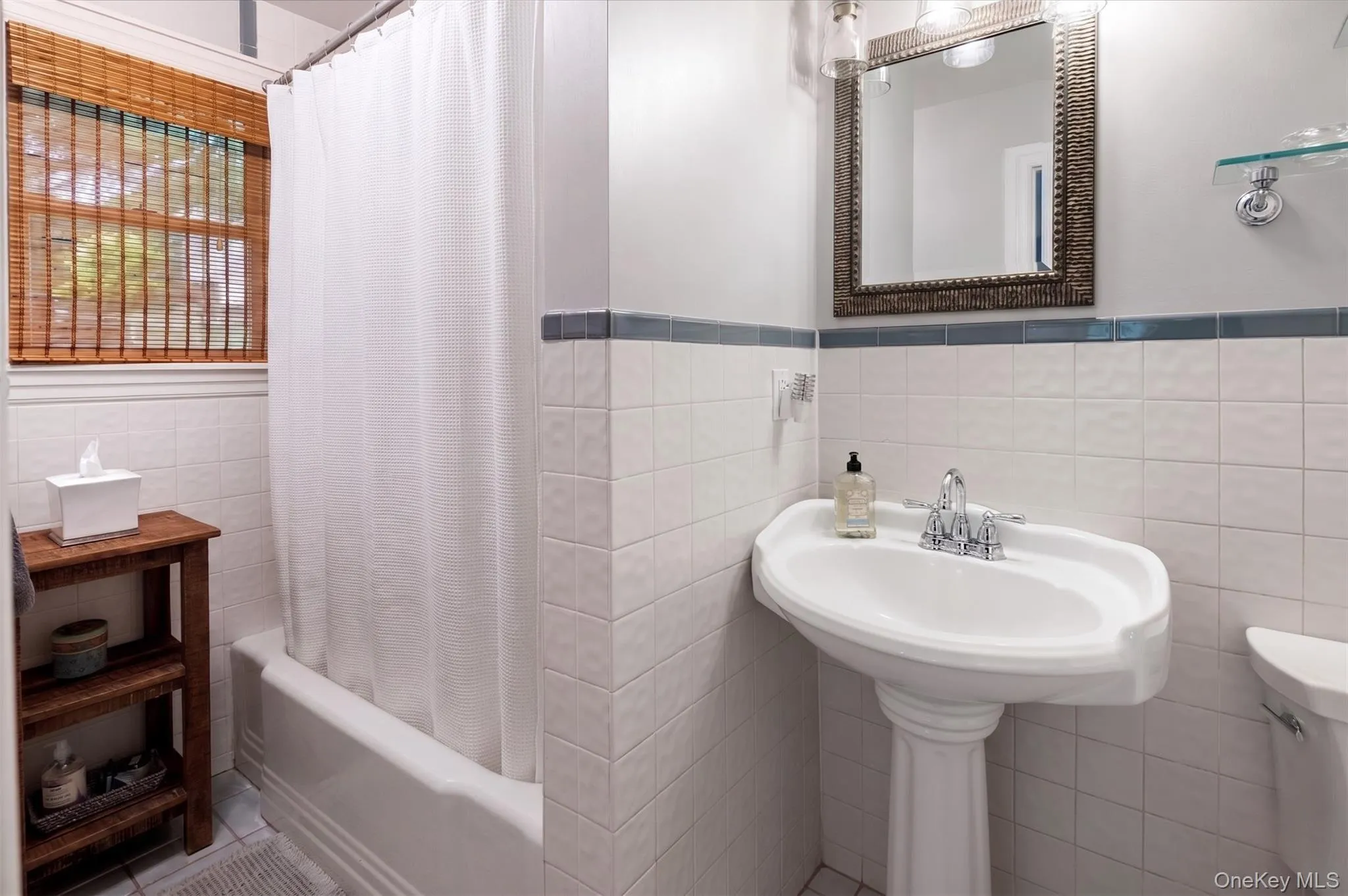 Full Guest Bath Full Guest Bath