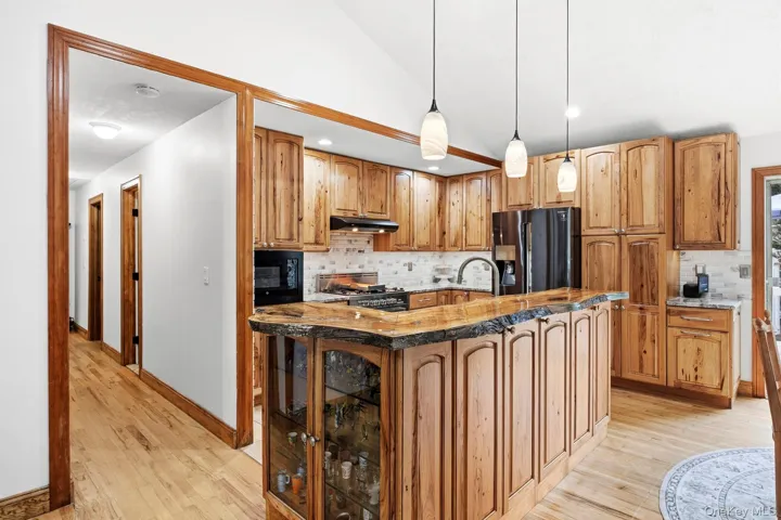 1 Amagansett E Drive, East Hampton, New York 11937