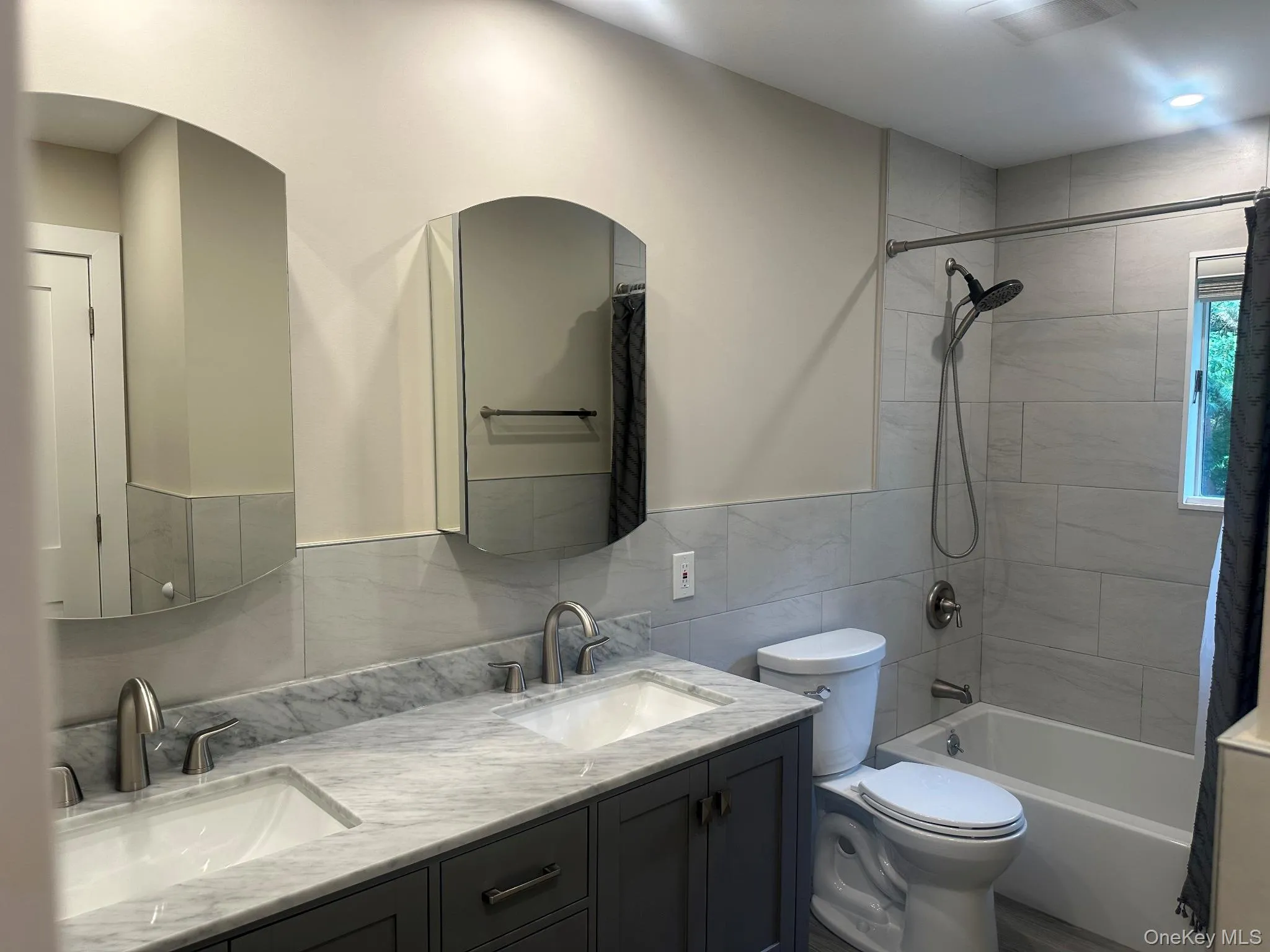 11 Royal Oak Drive, Huntington, NY, 4 Bedrooms Bedrooms, 8 Rooms Rooms,2 BathroomsBathrooms,Residential,For Rent,Royal Oak,0,1006252 11 Royal Oak Drive, Huntington, NY, 4 Bedrooms Bedrooms, 8 Rooms Rooms,2 BathroomsBathrooms,Residential,For Rent,Royal Oak,0,1006252
