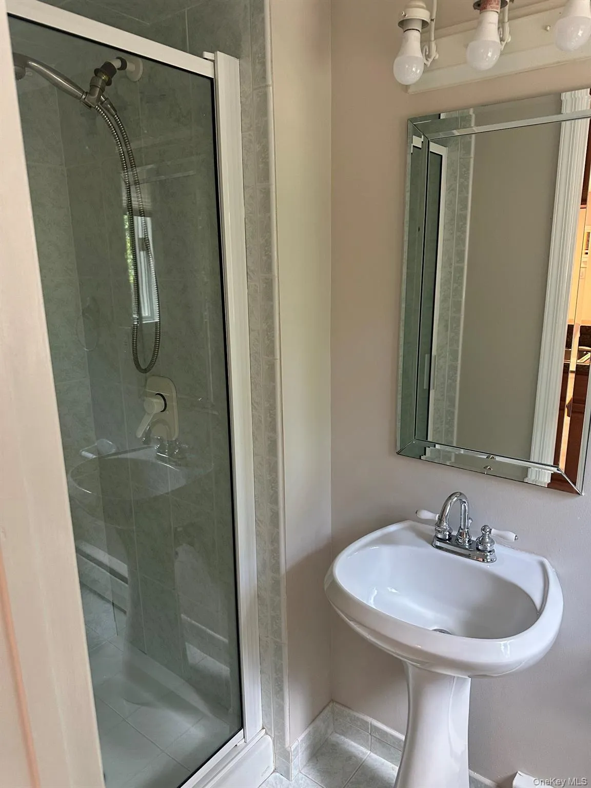 11 Royal Oak Drive, Huntington, NY, 4 Bedrooms Bedrooms, 8 Rooms Rooms,2 BathroomsBathrooms,Residential,For Rent,Royal Oak,0,1006252 11 Royal Oak Drive, Huntington, NY, 4 Bedrooms Bedrooms, 8 Rooms Rooms,2 BathroomsBathrooms,Residential,For Rent,Royal Oak,0,1006252