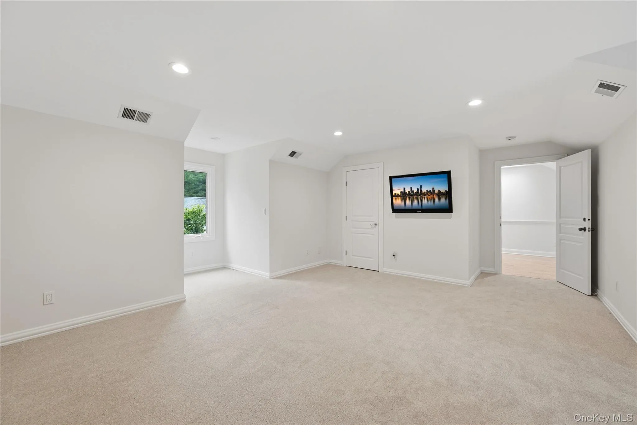 58 South Path, Riverhead, NY, 6 Bedrooms Bedrooms, 14 Rooms Rooms,5 BathroomsBathrooms,Residential,For Rent,South,0,1006261 58 South Path, Riverhead, NY, 6 Bedrooms Bedrooms, 14 Rooms Rooms,5 BathroomsBathrooms,Residential,For Rent,South,0,1006261