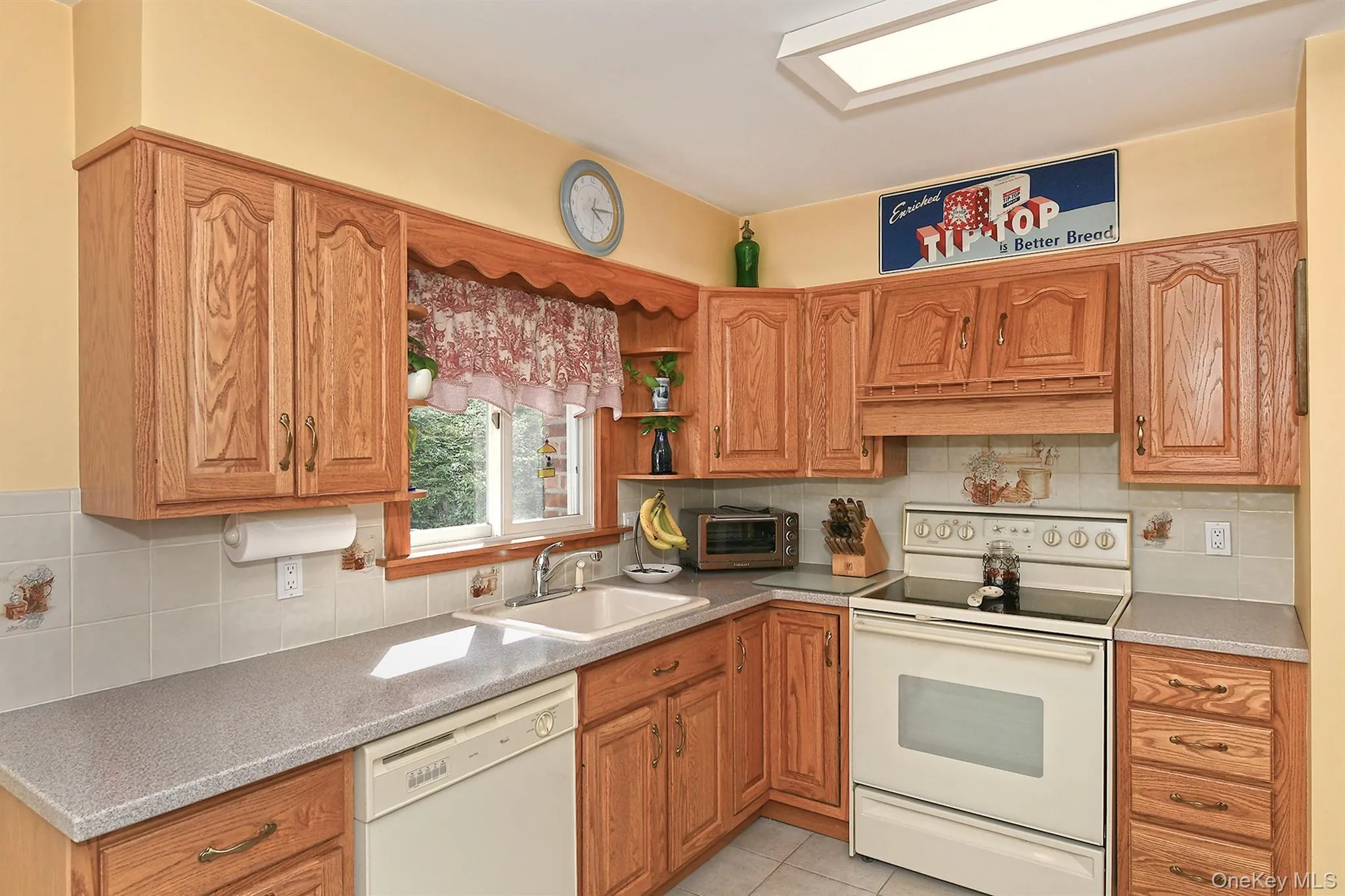 21 Craig Drive, Huntington, NY, 3 Bedrooms Bedrooms, 8 Rooms Rooms,2 BathroomsBathrooms,Residential,For Rent,Craig,0,1006271 21 Craig Drive, Huntington, NY, 3 Bedrooms Bedrooms, 8 Rooms Rooms,2 BathroomsBathrooms,Residential,For Rent,Craig,0,1006271