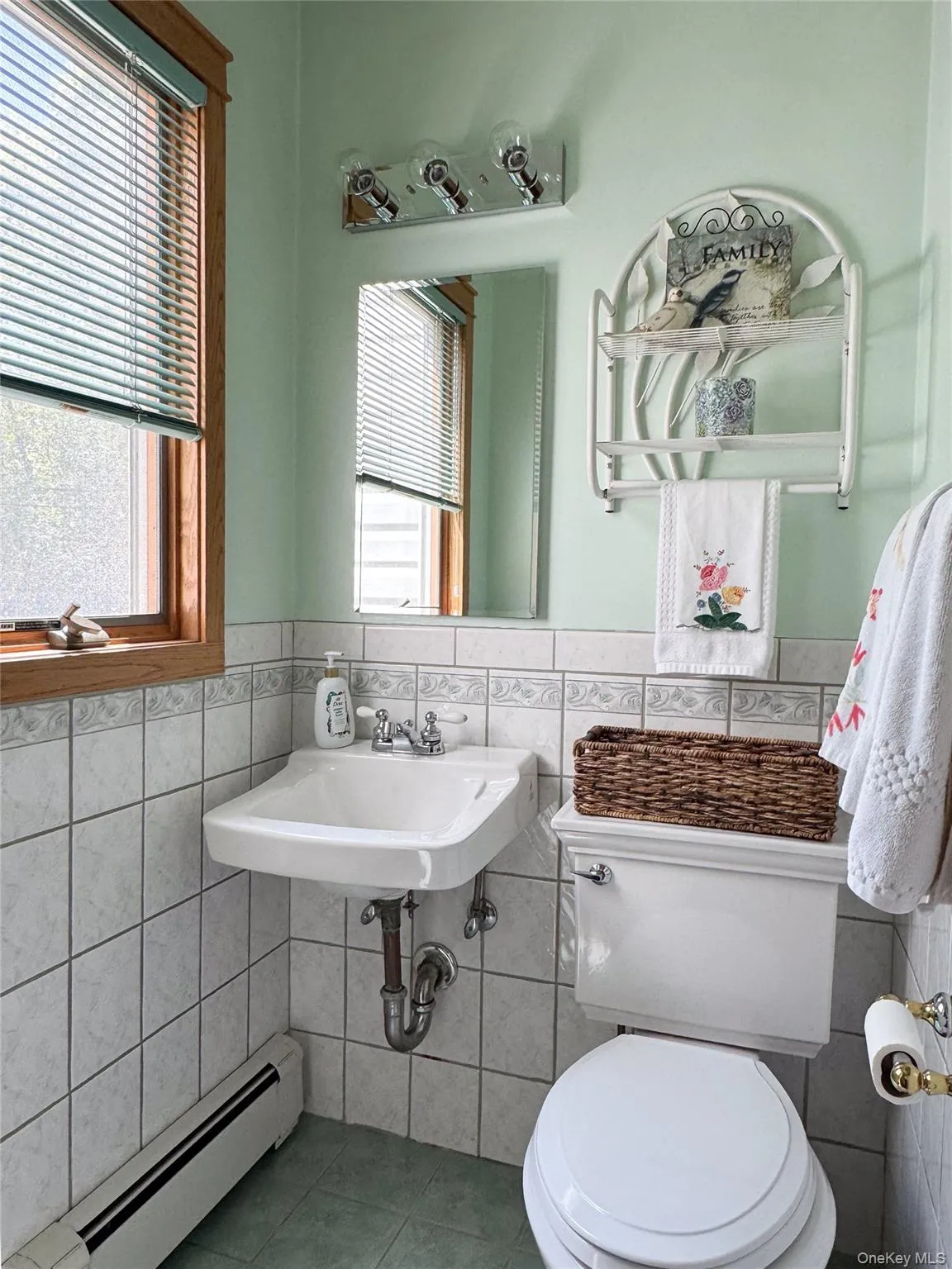 8 Donnatella Lane, Smithtown, NY, 4 Bedrooms Bedrooms, 10 Rooms Rooms,2 BathroomsBathrooms,Residential,For Rent,Donnatella,0,1006272 8 Donnatella Lane, Smithtown, NY, 4 Bedrooms Bedrooms, 10 Rooms Rooms,2 BathroomsBathrooms,Residential,For Rent,Donnatella,0,1006272