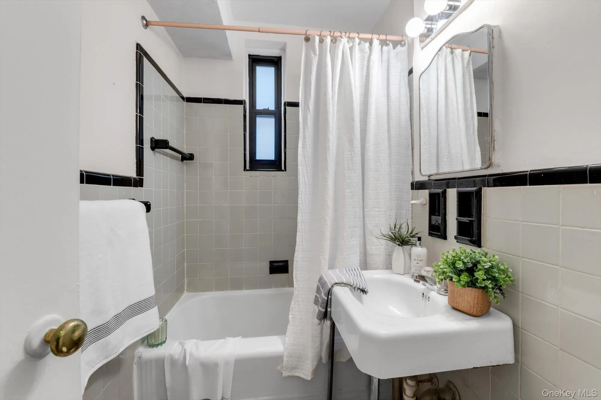 83-11 139 Street, New York, NY, 1 Bedroom Bedrooms, 3 Rooms Rooms,1 BathroomBathrooms,Residential,For Rent,139,0,1006282 83-11 139 Street, New York, NY, 1 Bedroom Bedrooms, 3 Rooms Rooms,1 BathroomBathrooms,Residential,For Rent,139,0,1006282