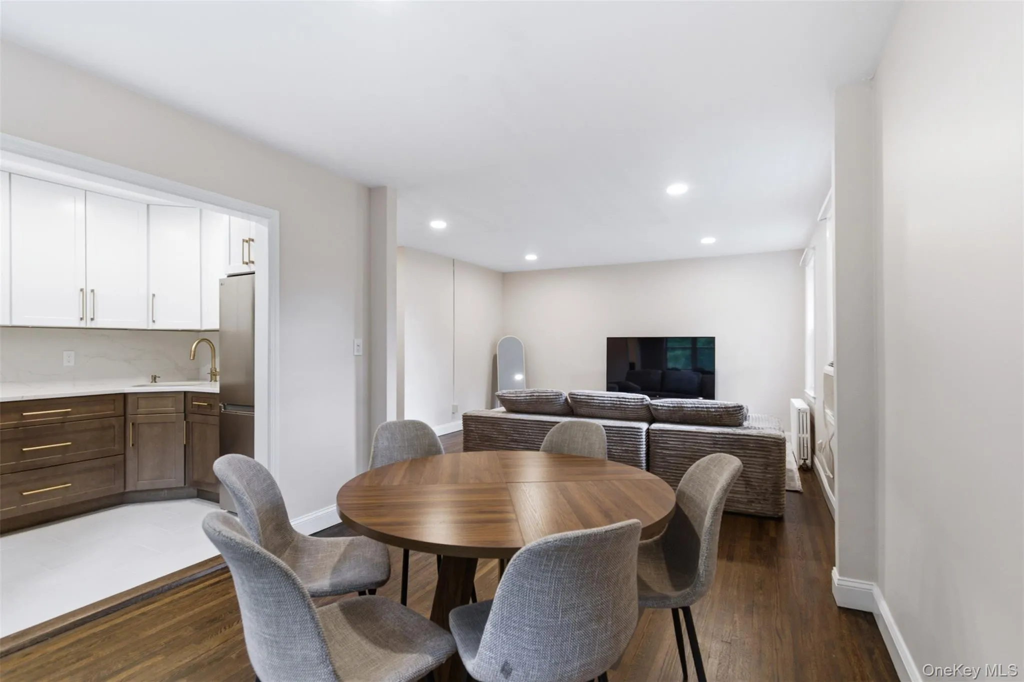 16 Edwards Street, North Hempstead, NY, 1 Bedroom Bedrooms, 4 Rooms Rooms,1 BathroomBathrooms,Residential,For Rent,Edwards,0,1006283 16 Edwards Street, North Hempstead, NY, 1 Bedroom Bedrooms, 4 Rooms Rooms,1 BathroomBathrooms,Residential,For Rent,Edwards,0,1006283