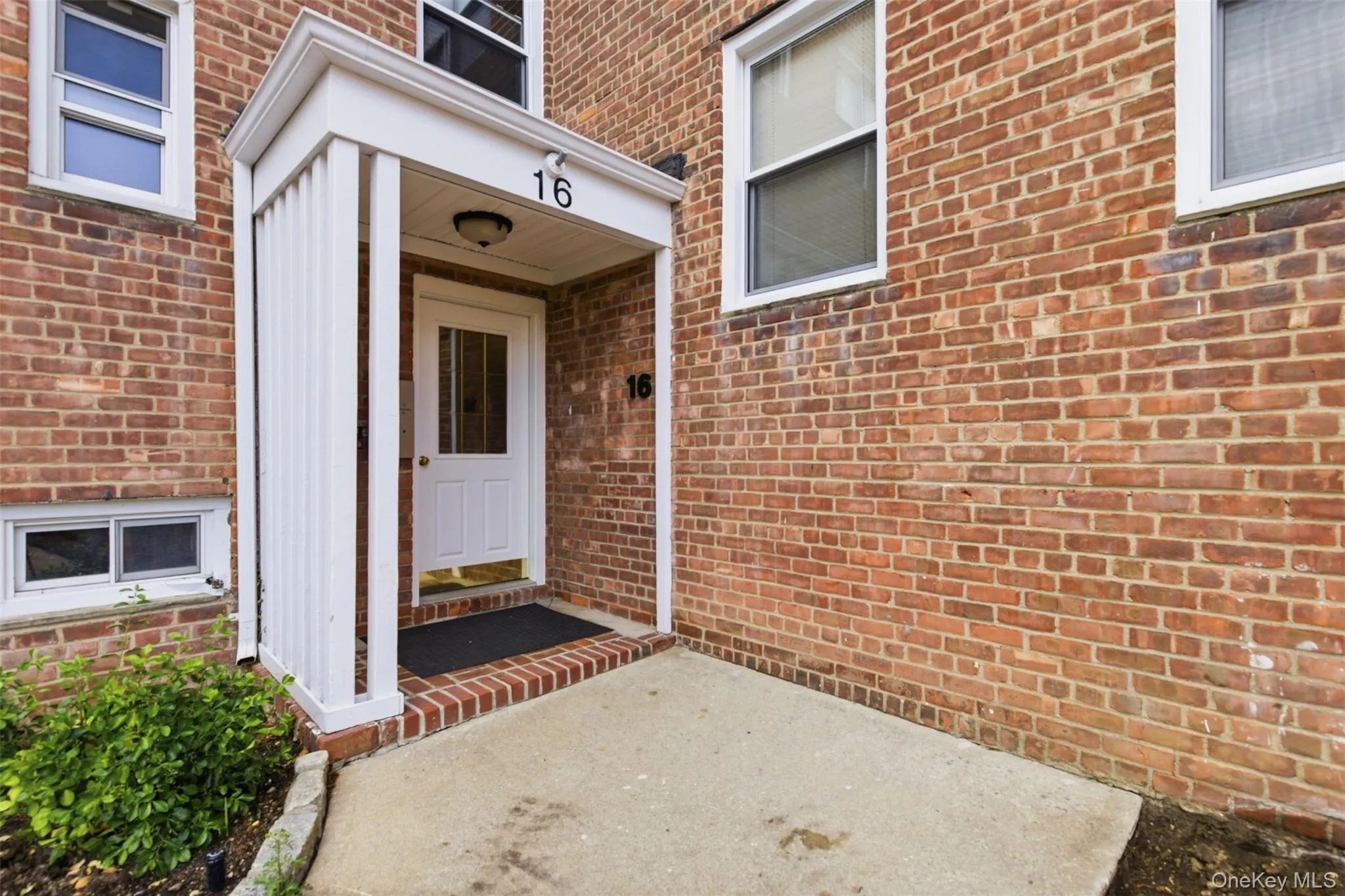 16 Edwards Street, North Hempstead, NY, 1 Bedroom Bedrooms, 4 Rooms Rooms,1 BathroomBathrooms,Residential,For Rent,Edwards,0,1006283 16 Edwards Street, North Hempstead, NY, 1 Bedroom Bedrooms, 4 Rooms Rooms,1 BathroomBathrooms,Residential,For Rent,Edwards,0,1006283