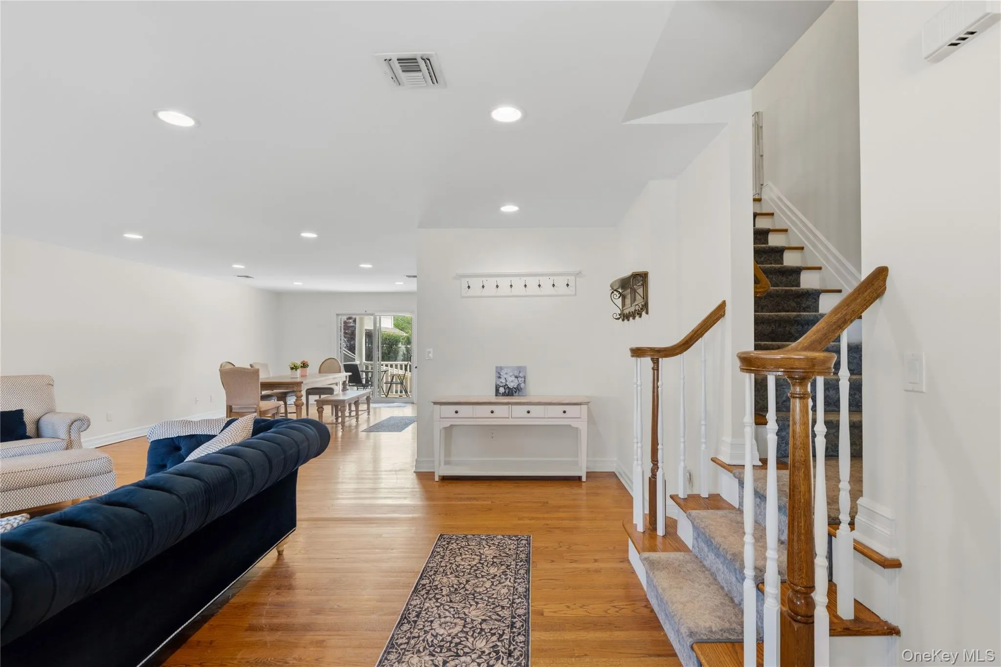47 Syosset Circle, Oyster Bay, NY, 4 Bedrooms Bedrooms, 8 Rooms Rooms,3 BathroomsBathrooms,Residential,For Rent,Syosset,0,1006285 47 Syosset Circle, Oyster Bay, NY, 4 Bedrooms Bedrooms, 8 Rooms Rooms,3 BathroomsBathrooms,Residential,For Rent,Syosset,0,1006285