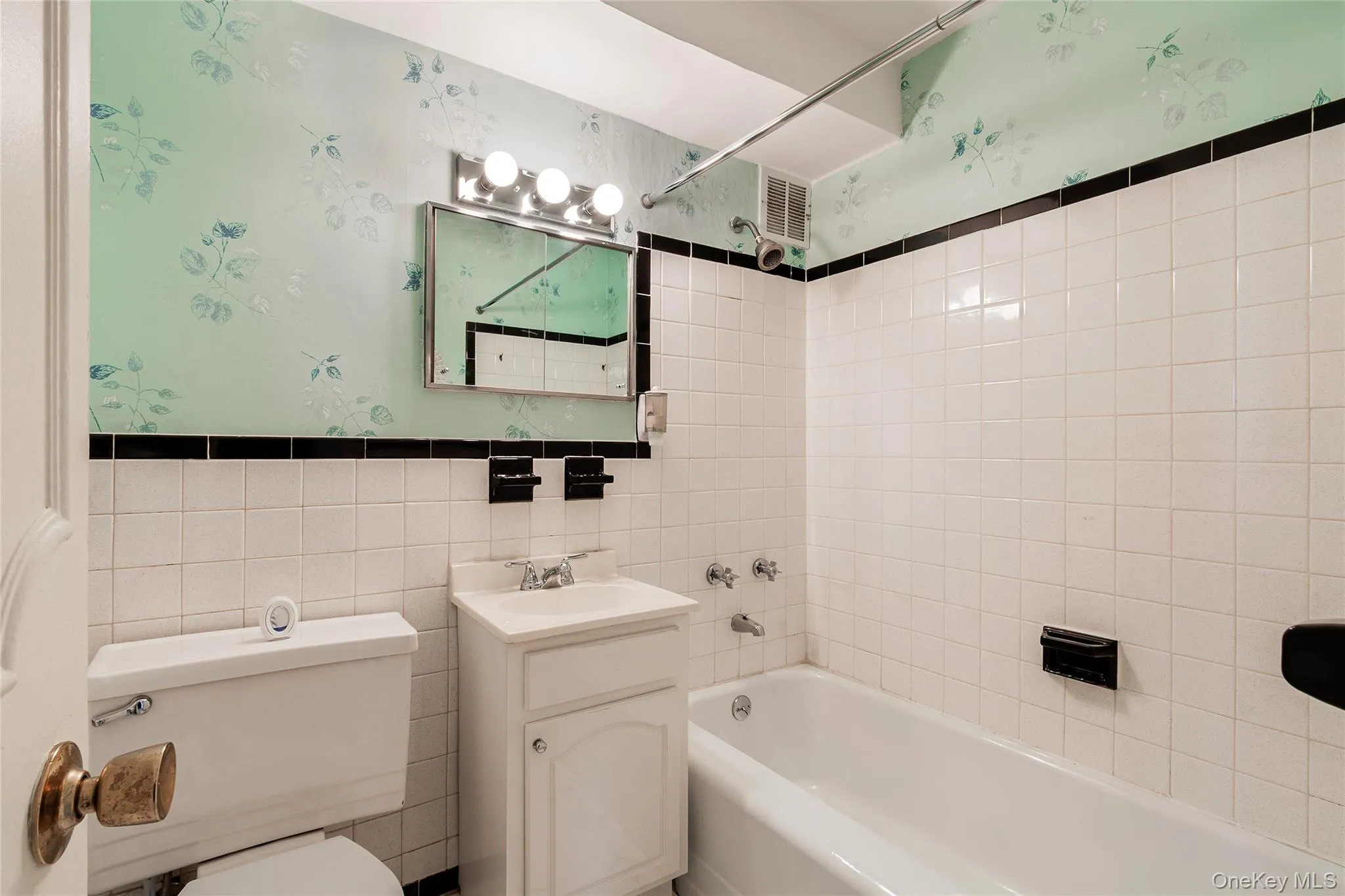 3935 Blackstone Avenue, New York, NY, 2 Bedrooms Bedrooms, 5 Rooms Rooms,2 BathroomsBathrooms,Residential,For Rent,Blackstone,0,1006287 3935 Blackstone Avenue, New York, NY, 2 Bedrooms Bedrooms, 5 Rooms Rooms,2 BathroomsBathrooms,Residential,For Rent,Blackstone,0,1006287