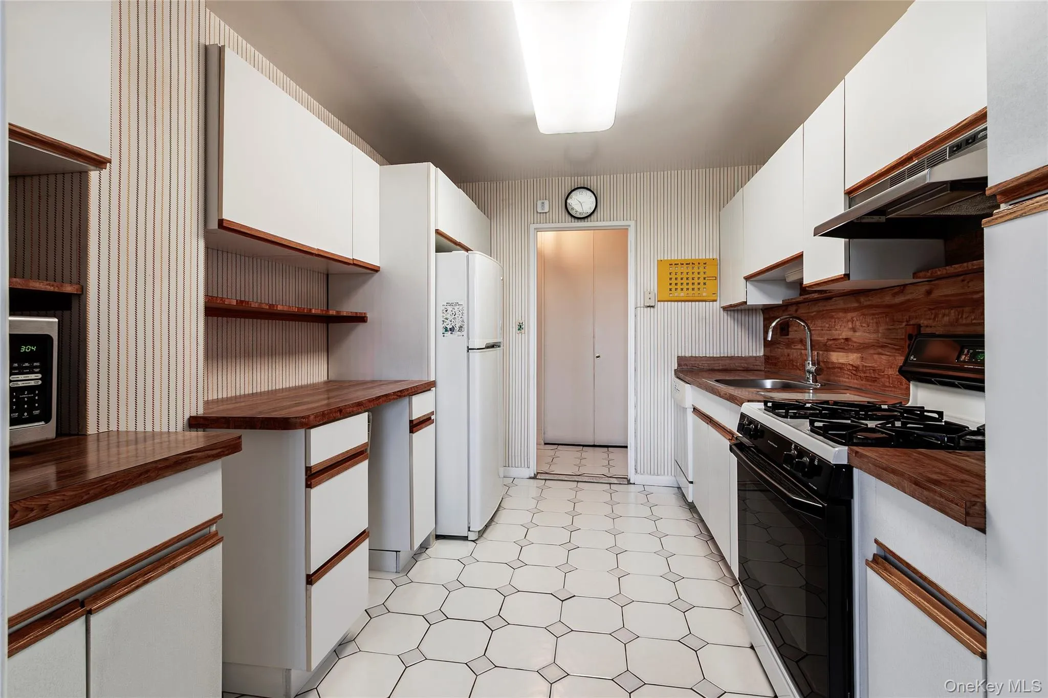 3935 Blackstone Avenue, New York, NY, 2 Bedrooms Bedrooms, 5 Rooms Rooms,2 BathroomsBathrooms,Residential,For Rent,Blackstone,0,1006287 3935 Blackstone Avenue, New York, NY, 2 Bedrooms Bedrooms, 5 Rooms Rooms,2 BathroomsBathrooms,Residential,For Rent,Blackstone,0,1006287