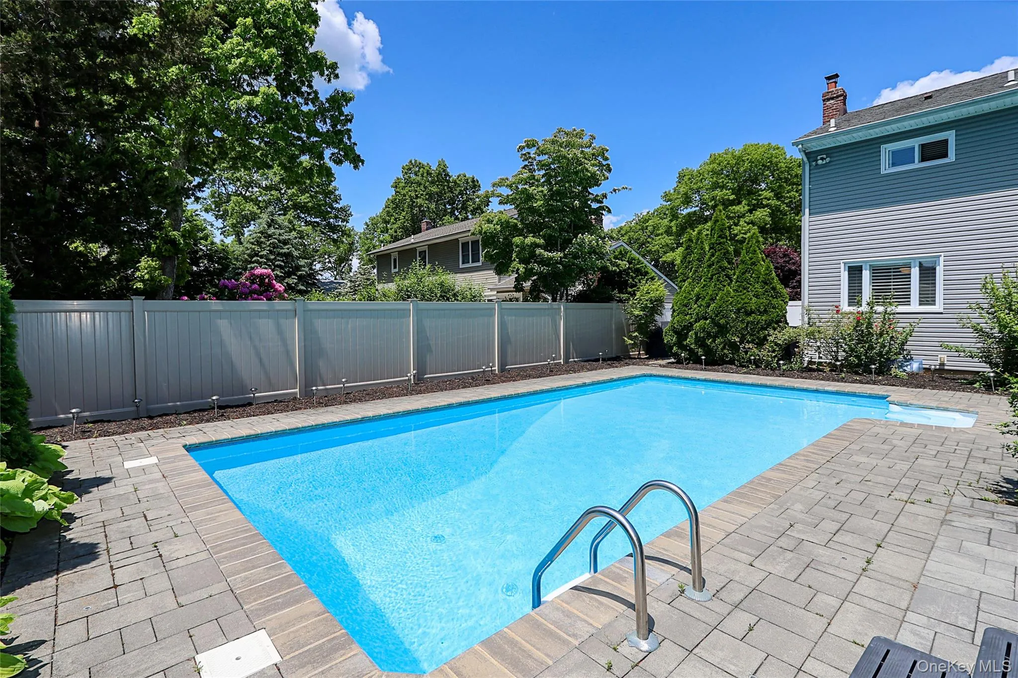 4 Quincy Lane, Smithtown, NY, 4 Bedrooms Bedrooms, 8 Rooms Rooms,2 BathroomsBathrooms,Residential,For Rent,Quincy,0,1006293 4 Quincy Lane, Smithtown, NY, 4 Bedrooms Bedrooms, 8 Rooms Rooms,2 BathroomsBathrooms,Residential,For Rent,Quincy,0,1006293