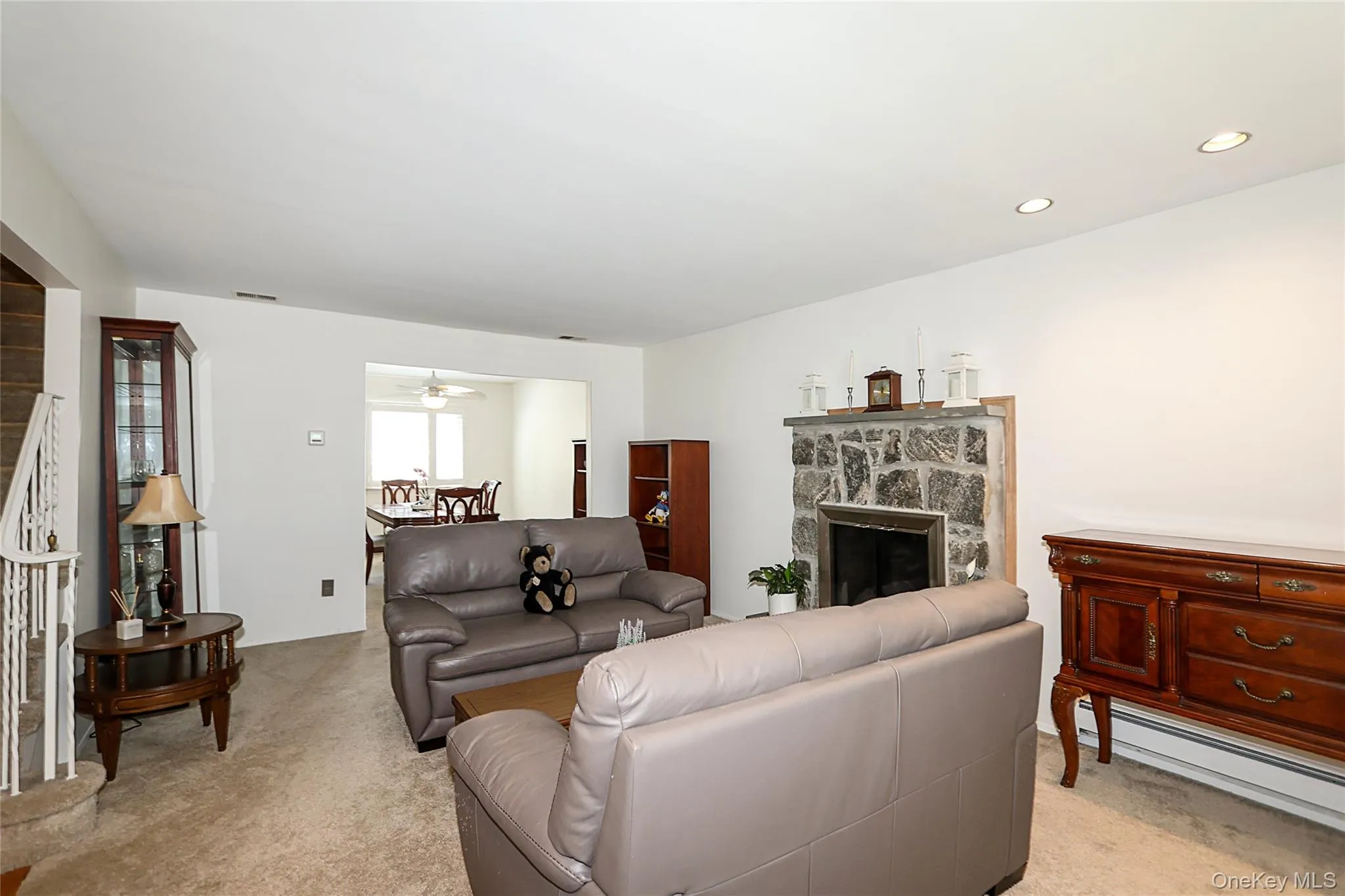 4 Quincy Lane, Smithtown, NY, 4 Bedrooms Bedrooms, 8 Rooms Rooms,2 BathroomsBathrooms,Residential,For Rent,Quincy,0,1006293 4 Quincy Lane, Smithtown, NY, 4 Bedrooms Bedrooms, 8 Rooms Rooms,2 BathroomsBathrooms,Residential,For Rent,Quincy,0,1006293