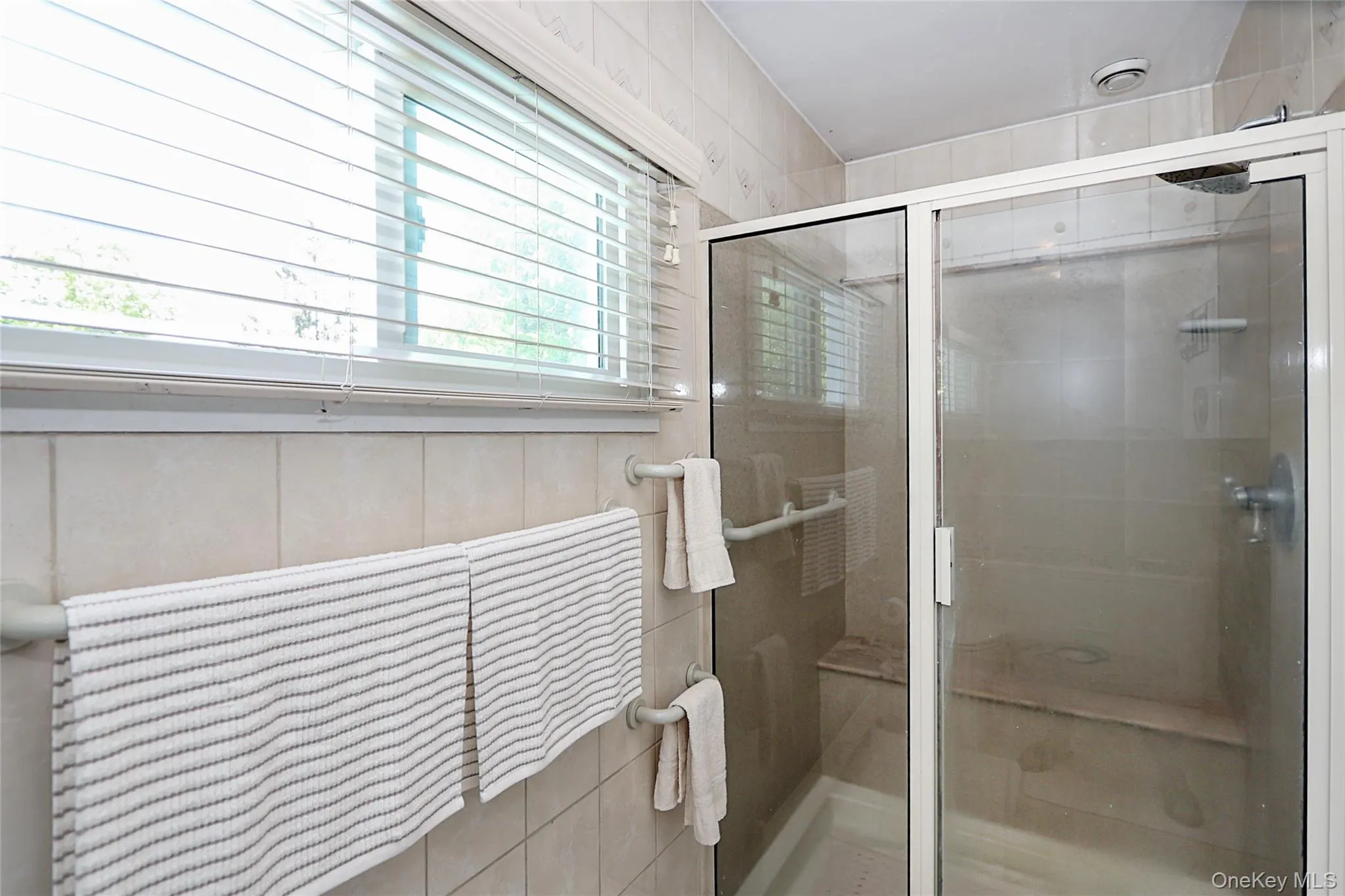 4 Quincy Lane, Smithtown, NY, 4 Bedrooms Bedrooms, 8 Rooms Rooms,2 BathroomsBathrooms,Residential,For Rent,Quincy,0,1006293 4 Quincy Lane, Smithtown, NY, 4 Bedrooms Bedrooms, 8 Rooms Rooms,2 BathroomsBathrooms,Residential,For Rent,Quincy,0,1006293