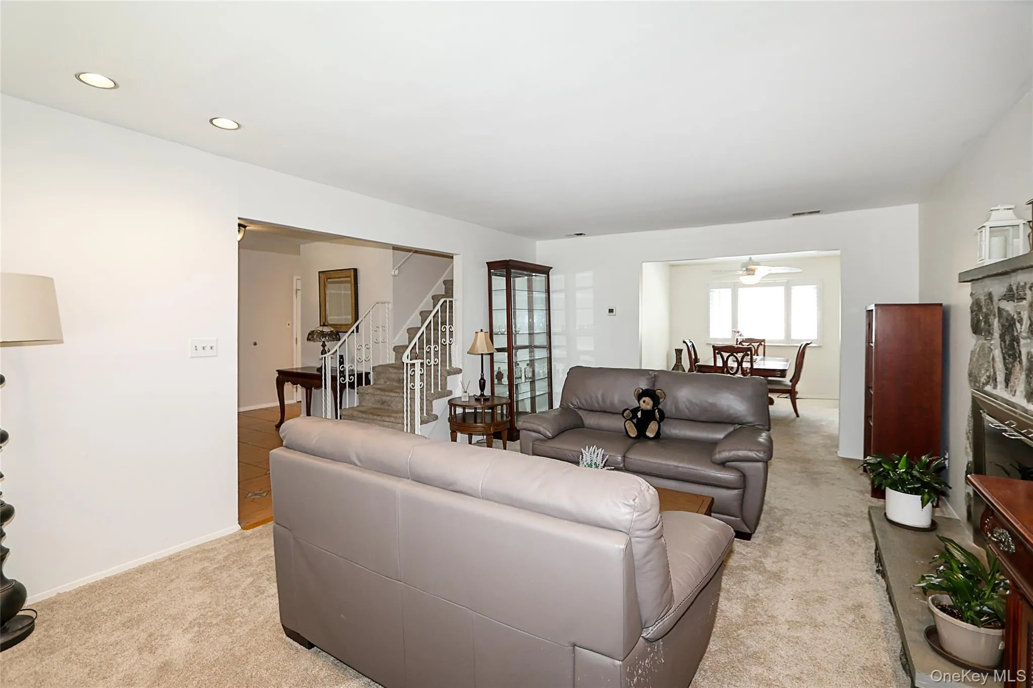4 Quincy Lane, Smithtown, NY, 4 Bedrooms Bedrooms, 8 Rooms Rooms,2 BathroomsBathrooms,Residential,For Rent,Quincy,0,1006293 4 Quincy Lane, Smithtown, NY, 4 Bedrooms Bedrooms, 8 Rooms Rooms,2 BathroomsBathrooms,Residential,For Rent,Quincy,0,1006293
