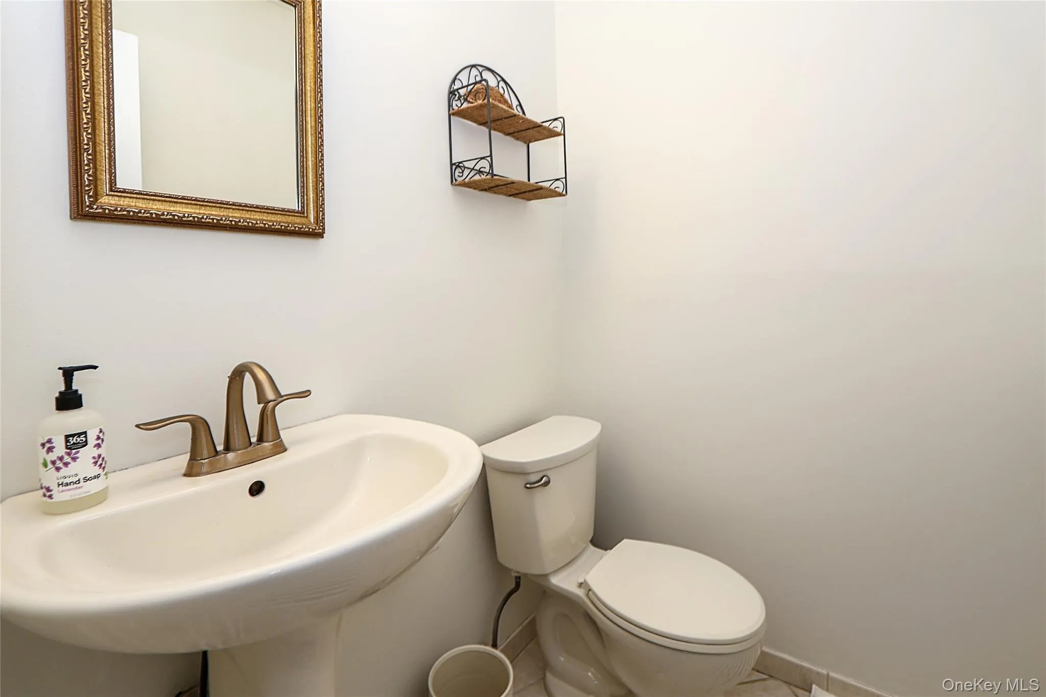 4 Quincy Lane, Smithtown, NY, 4 Bedrooms Bedrooms, 8 Rooms Rooms,2 BathroomsBathrooms,Residential,For Rent,Quincy,0,1006293 4 Quincy Lane, Smithtown, NY, 4 Bedrooms Bedrooms, 8 Rooms Rooms,2 BathroomsBathrooms,Residential,For Rent,Quincy,0,1006293