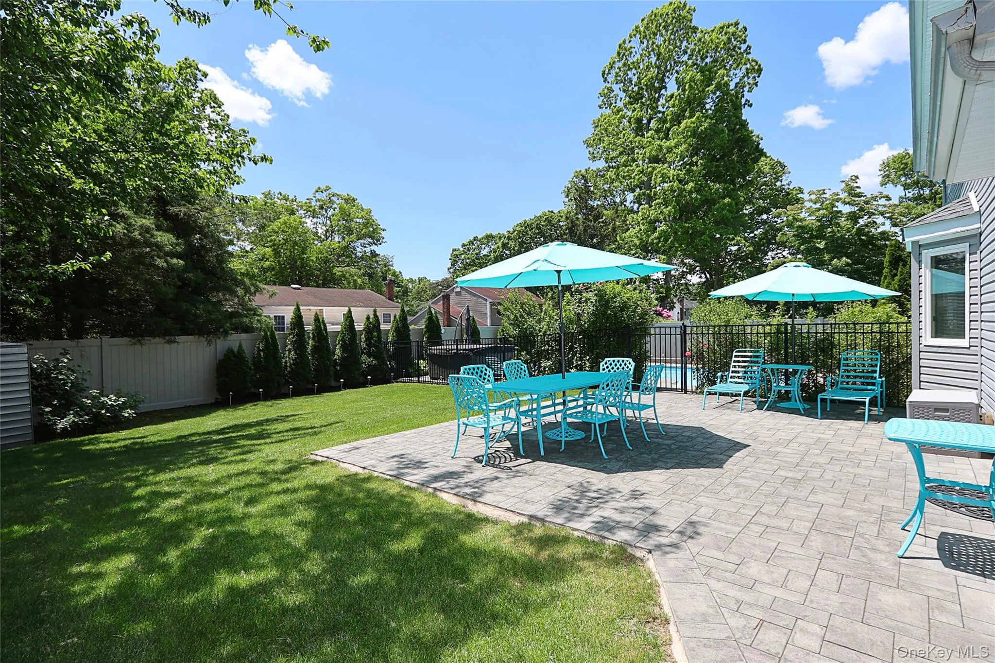 4 Quincy Lane, Smithtown, NY, 4 Bedrooms Bedrooms, 8 Rooms Rooms,2 BathroomsBathrooms,Residential,For Rent,Quincy,0,1006293 4 Quincy Lane, Smithtown, NY, 4 Bedrooms Bedrooms, 8 Rooms Rooms,2 BathroomsBathrooms,Residential,For Rent,Quincy,0,1006293