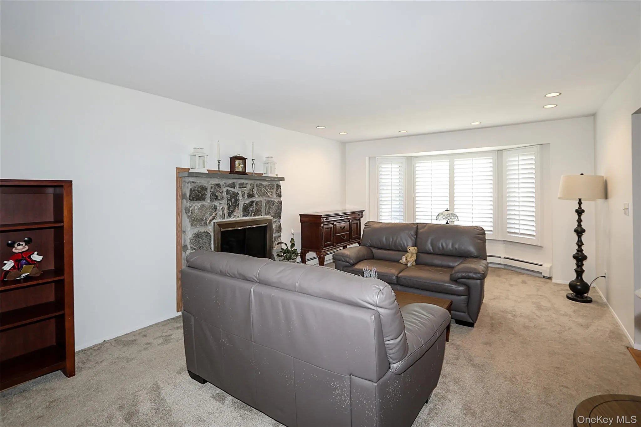 4 Quincy Lane, Smithtown, NY, 4 Bedrooms Bedrooms, 8 Rooms Rooms,2 BathroomsBathrooms,Residential,For Rent,Quincy,0,1006293 4 Quincy Lane, Smithtown, NY, 4 Bedrooms Bedrooms, 8 Rooms Rooms,2 BathroomsBathrooms,Residential,For Rent,Quincy,0,1006293