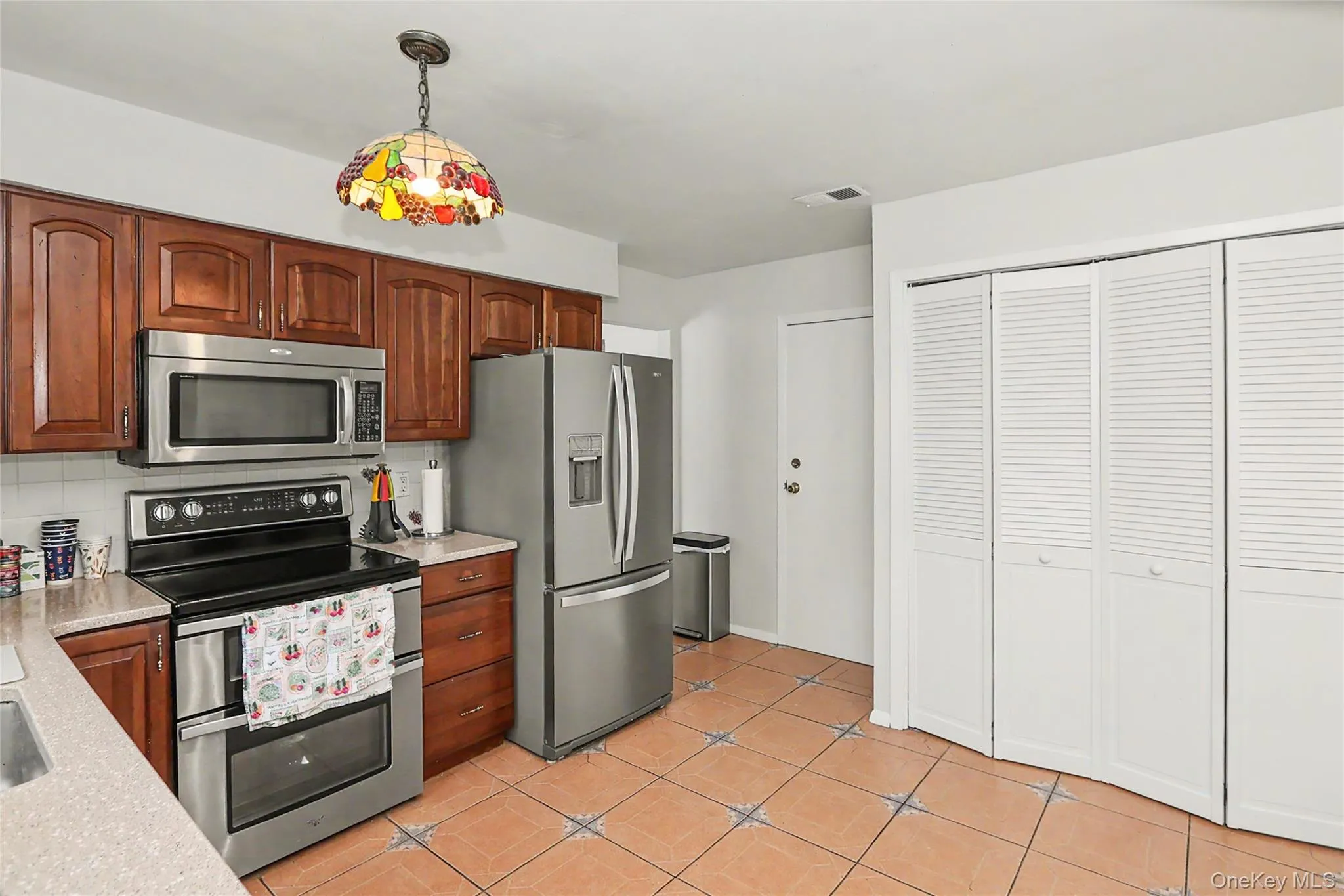 4 Quincy Lane, Smithtown, NY, 4 Bedrooms Bedrooms, 8 Rooms Rooms,2 BathroomsBathrooms,Residential,For Rent,Quincy,0,1006293 4 Quincy Lane, Smithtown, NY, 4 Bedrooms Bedrooms, 8 Rooms Rooms,2 BathroomsBathrooms,Residential,For Rent,Quincy,0,1006293