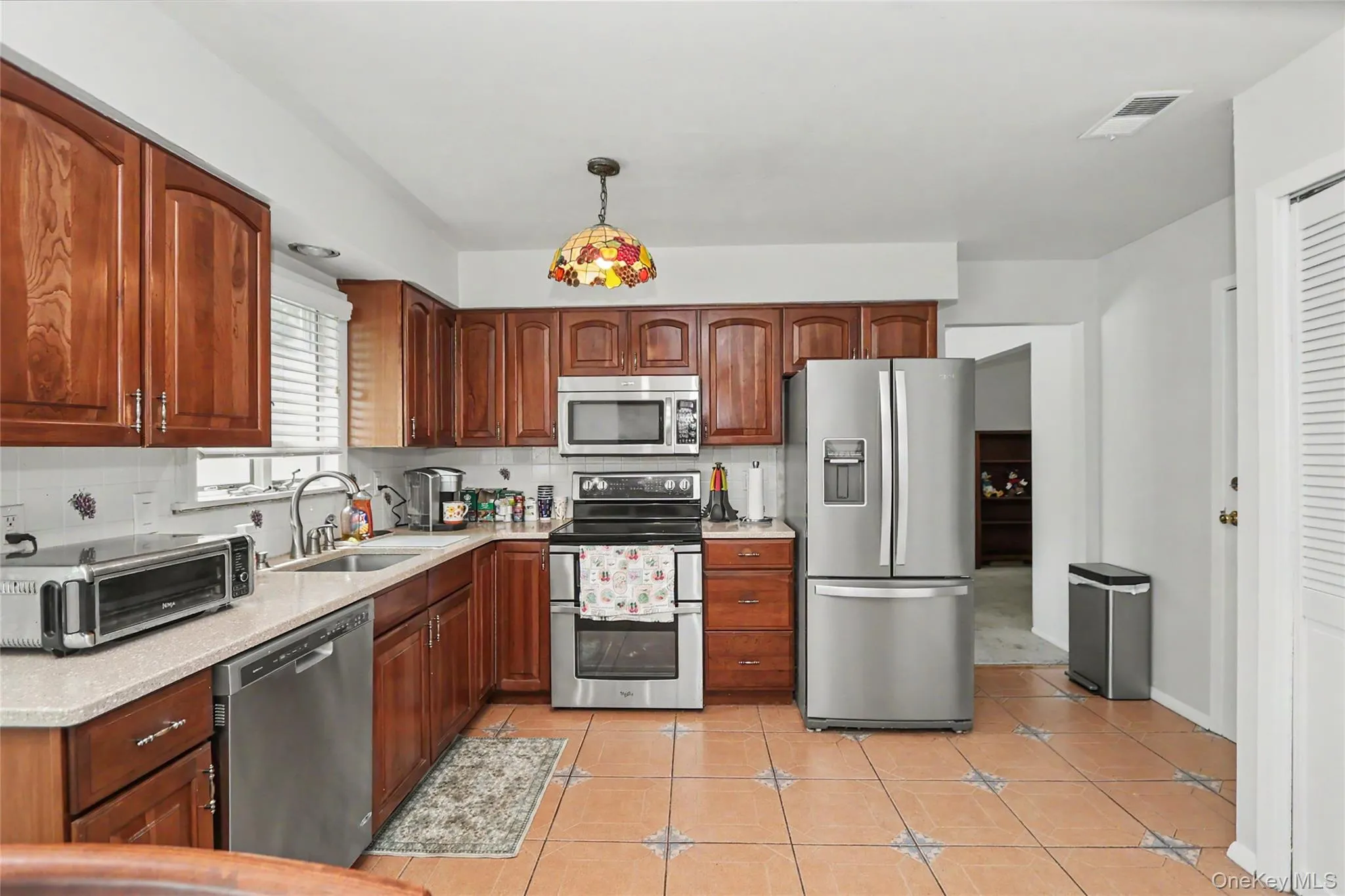 4 Quincy Lane, Smithtown, NY, 4 Bedrooms Bedrooms, 8 Rooms Rooms,2 BathroomsBathrooms,Residential,For Rent,Quincy,0,1006293 4 Quincy Lane, Smithtown, NY, 4 Bedrooms Bedrooms, 8 Rooms Rooms,2 BathroomsBathrooms,Residential,For Rent,Quincy,0,1006293