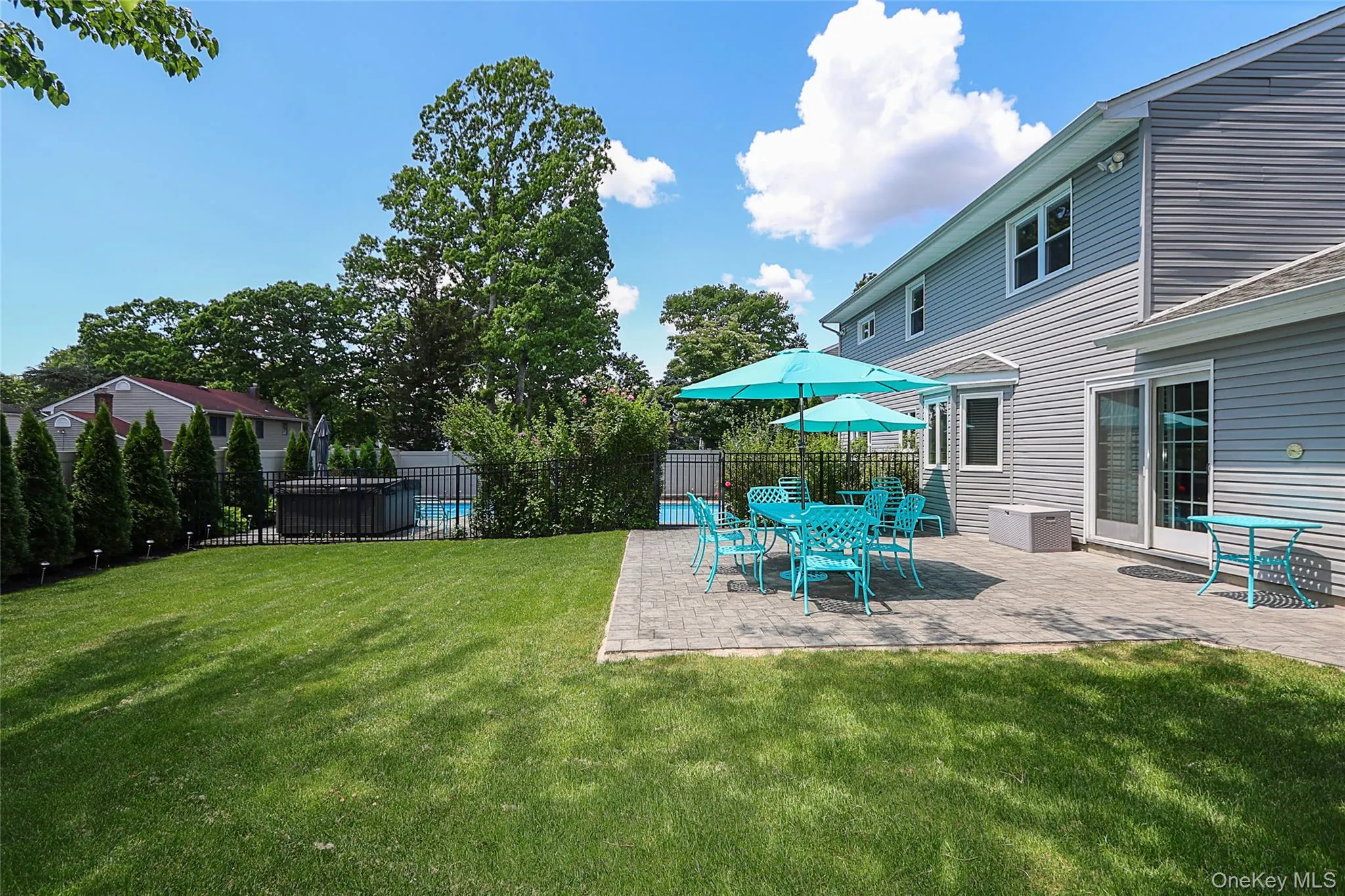 4 Quincy Lane, Smithtown, NY, 4 Bedrooms Bedrooms, 8 Rooms Rooms,2 BathroomsBathrooms,Residential,For Rent,Quincy,0,1006293 4 Quincy Lane, Smithtown, NY, 4 Bedrooms Bedrooms, 8 Rooms Rooms,2 BathroomsBathrooms,Residential,For Rent,Quincy,0,1006293