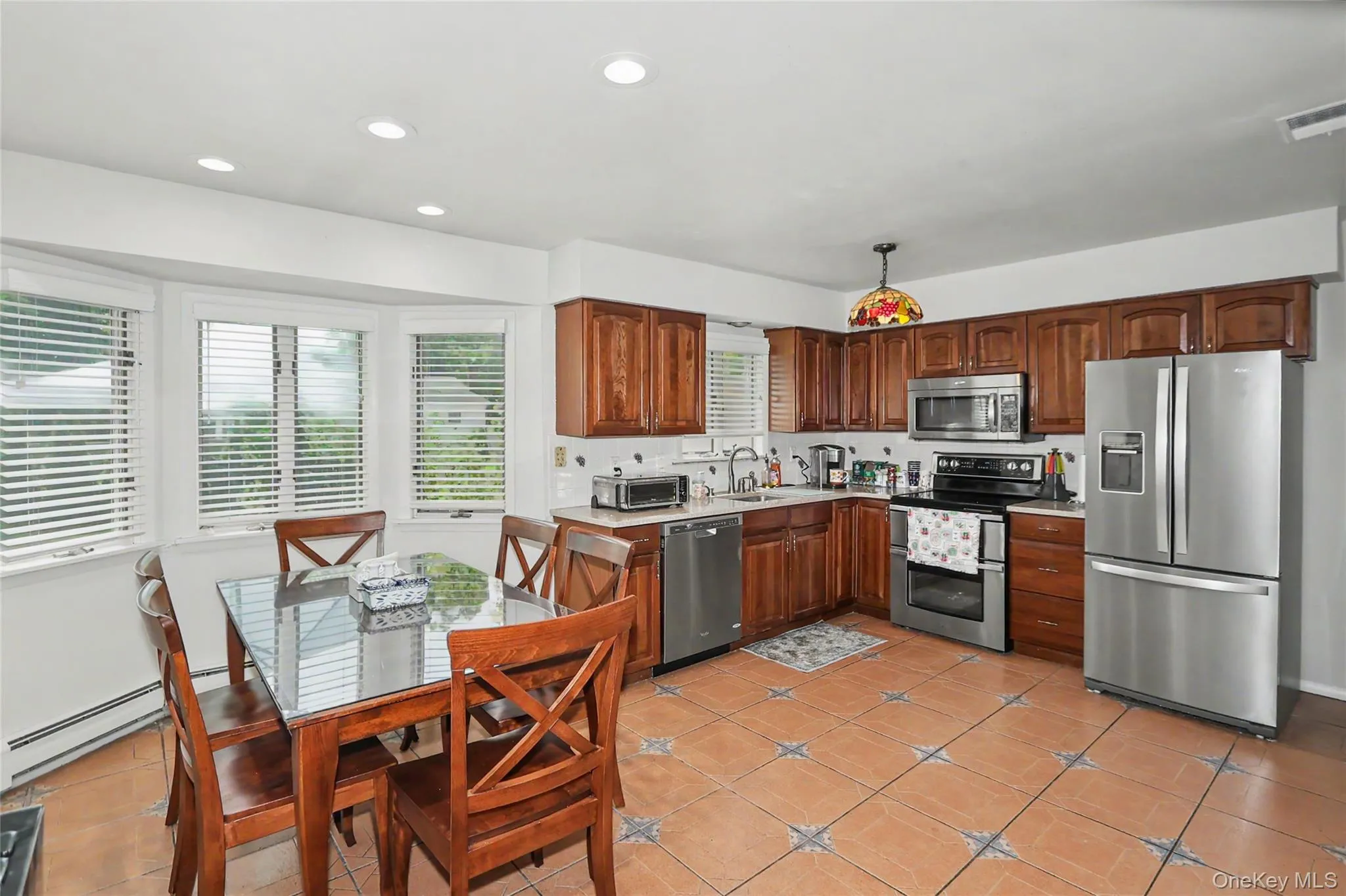 4 Quincy Lane, Smithtown, NY, 4 Bedrooms Bedrooms, 8 Rooms Rooms,2 BathroomsBathrooms,Residential,For Rent,Quincy,0,1006293 4 Quincy Lane, Smithtown, NY, 4 Bedrooms Bedrooms, 8 Rooms Rooms,2 BathroomsBathrooms,Residential,For Rent,Quincy,0,1006293