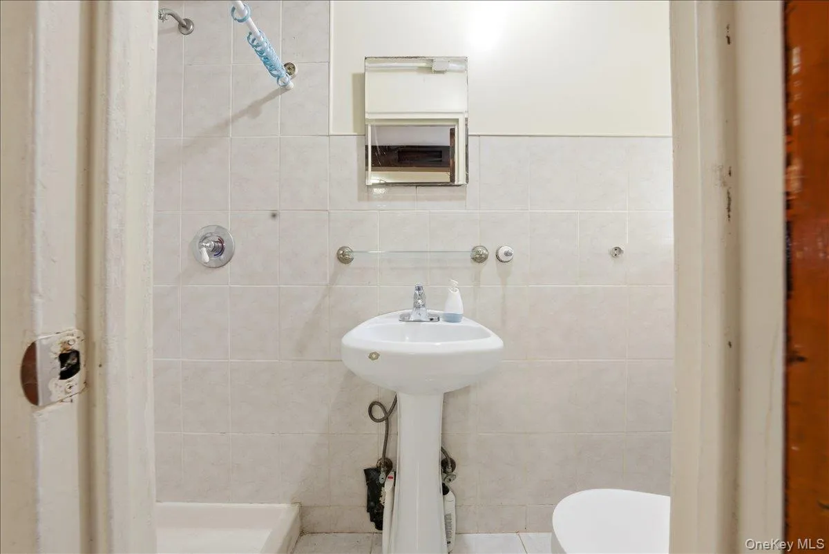 4425 Richardson Avenue, New York, NY, 3 Bedrooms Bedrooms, 8 Rooms Rooms,2 BathroomsBathrooms,Residential,For Rent,Richardson,0,1006309 4425 Richardson Avenue, New York, NY, 3 Bedrooms Bedrooms, 8 Rooms Rooms,2 BathroomsBathrooms,Residential,For Rent,Richardson,0,1006309