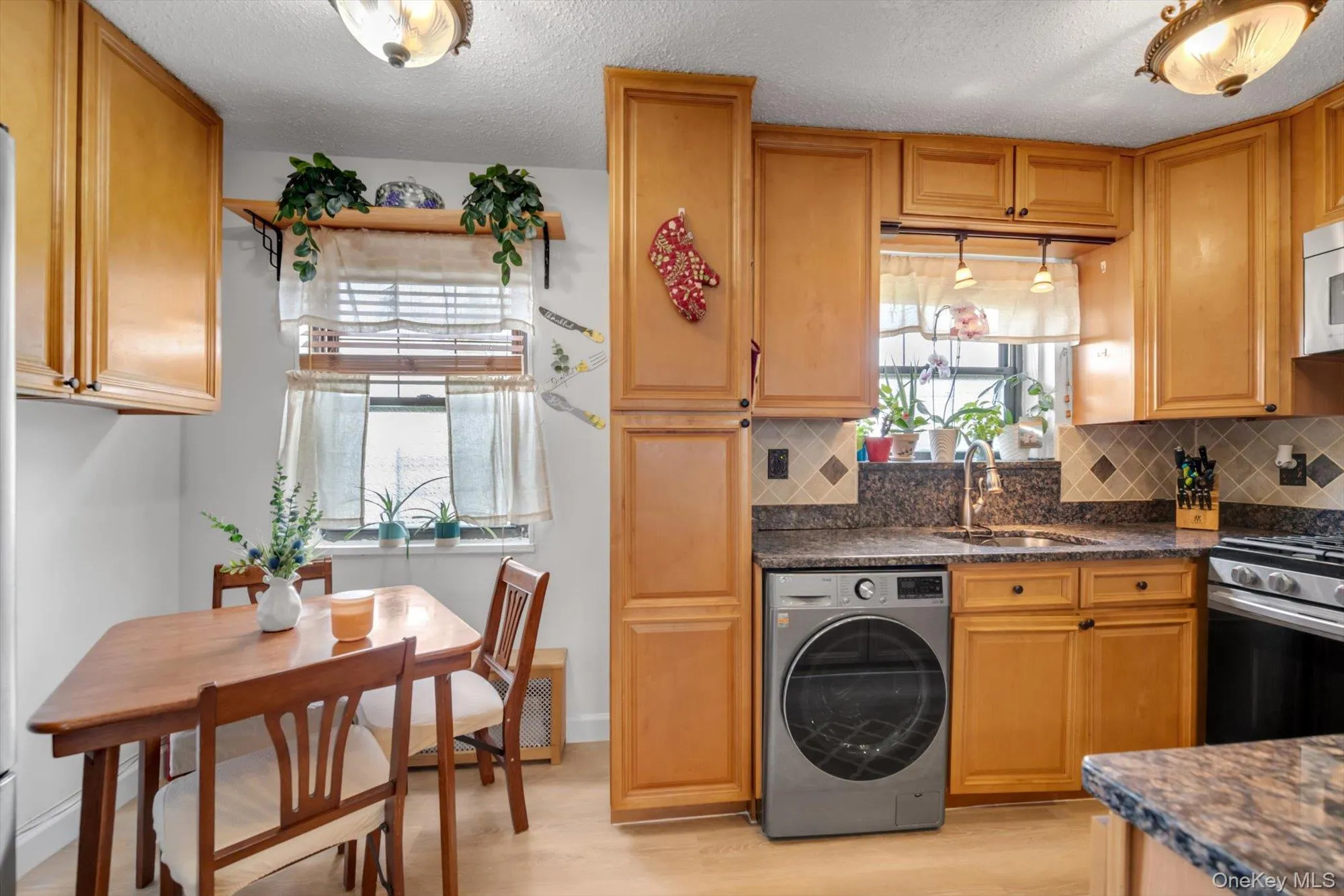 67-65 136th Street, New York, NY, 2 Bedrooms Bedrooms, 4 Rooms Rooms,1 BathroomBathrooms,Residential,For Rent,136th,0,1006317 67-65 136th Street, New York, NY, 2 Bedrooms Bedrooms, 4 Rooms Rooms,1 BathroomBathrooms,Residential,For Rent,136th,0,1006317