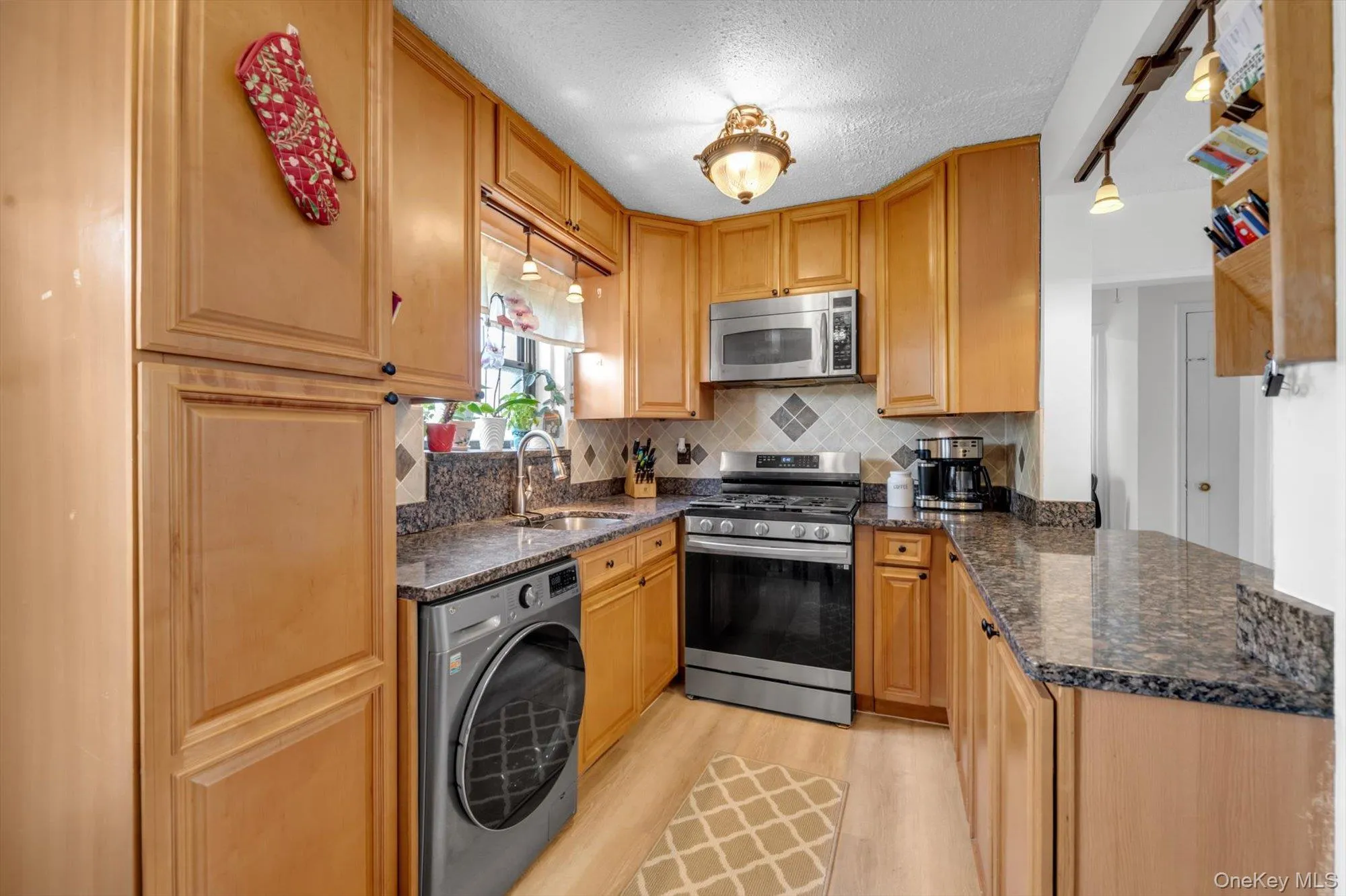 67-65 136th Street, New York, NY, 2 Bedrooms Bedrooms, 4 Rooms Rooms,1 BathroomBathrooms,Residential,For Rent,136th,0,1006317 67-65 136th Street, New York, NY, 2 Bedrooms Bedrooms, 4 Rooms Rooms,1 BathroomBathrooms,Residential,For Rent,136th,0,1006317