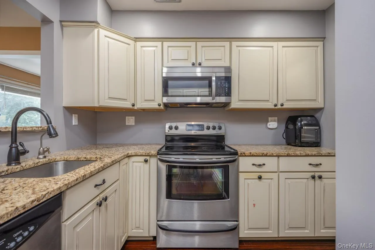 386 Richard Court, Haverstraw, NY, 1 Bedroom Bedrooms, 4 Rooms Rooms,1 BathroomBathrooms,Residential,For Rent,Richard,0,1006321 386 Richard Court, Haverstraw, NY, 1 Bedroom Bedrooms, 4 Rooms Rooms,1 BathroomBathrooms,Residential,For Rent,Richard,0,1006321