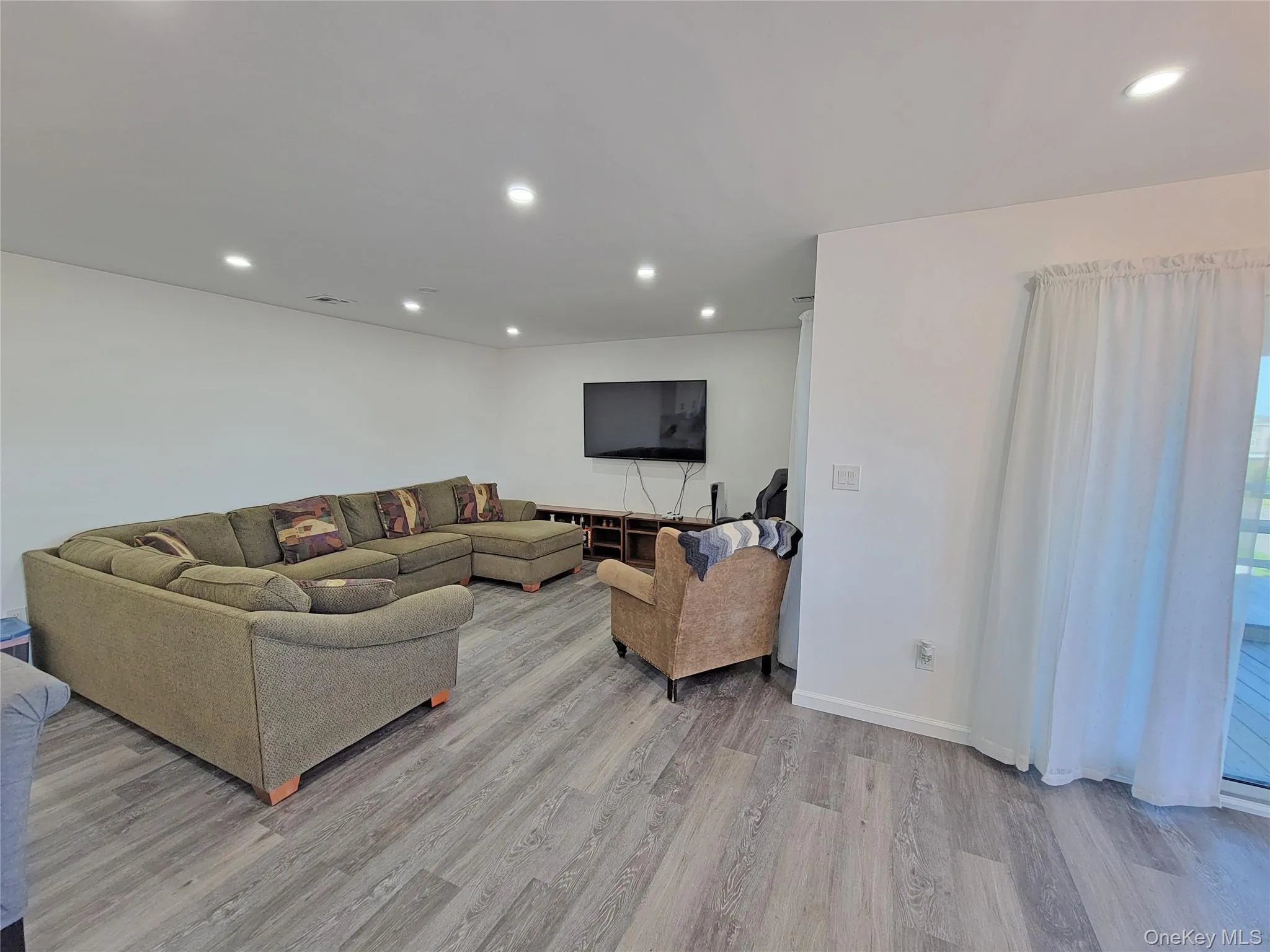 23 Dalny Place, Islip, NY, 5 Bedrooms Bedrooms, 9 Rooms Rooms,3 BathroomsBathrooms,Residential,For Rent,Dalny,0,1006328 23 Dalny Place, Islip, NY, 5 Bedrooms Bedrooms, 9 Rooms Rooms,3 BathroomsBathrooms,Residential,For Rent,Dalny,0,1006328