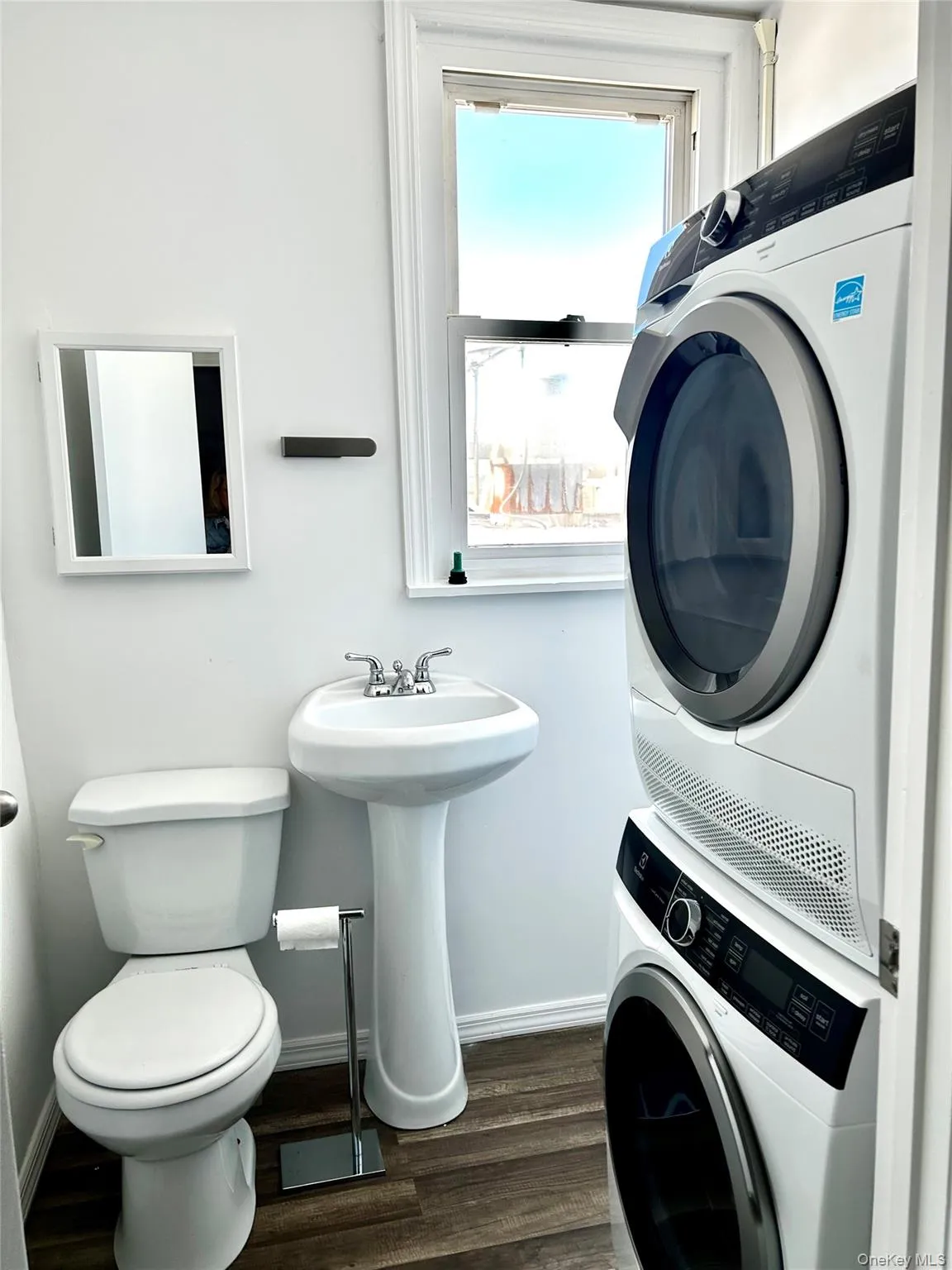 949 Beech Street, Long Beach, NY, 1 Bedroom Bedrooms, 4 Rooms Rooms,1 BathroomBathrooms,Residential Lease,For Rent,Beech,0,1006346 949 Beech Street, Long Beach, NY, 1 Bedroom Bedrooms, 4 Rooms Rooms,1 BathroomBathrooms,Residential Lease,For Rent,Beech,0,1006346