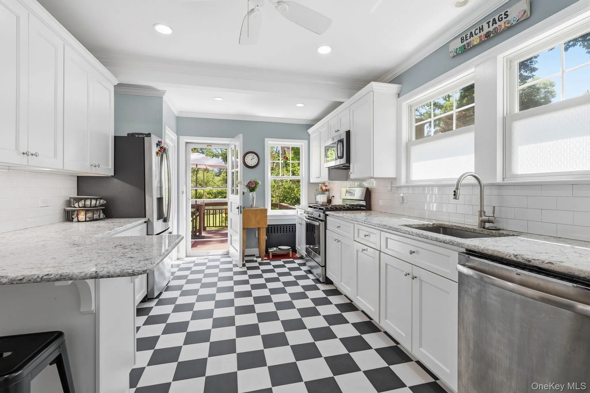 Stylish granite surfaces and generous workspace make cooking a pleasure. Stylish granite surfaces and generous workspace make cooking a pleasure.