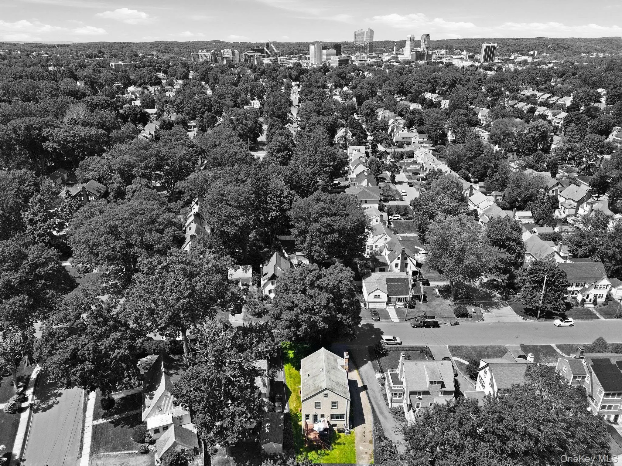 Minutes to Metro-North, vibrant dining, shopping, parks, and everything White Plains has to offer. Minutes to Metro-North, vibrant dining, shopping, parks, and everything White Plains has to offer.
