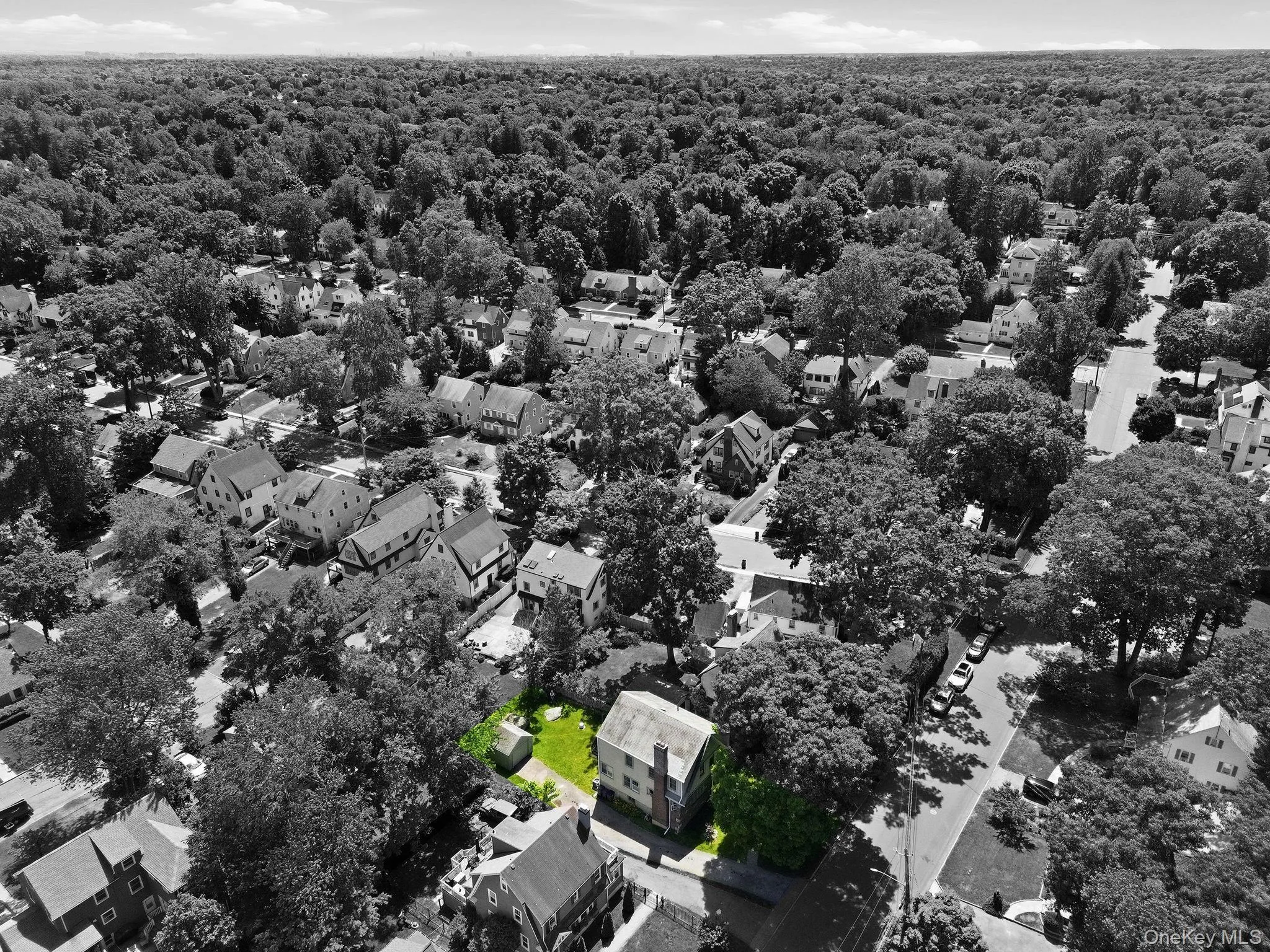 Enjoy a prime location close to shopping, top-rated schools, and exceptional dining options, bringing comfort and convenience to everyday living. Enjoy a prime location close to shopping, top-rated schools, and exceptional dining options, bringing comfort and convenience to everyday living.