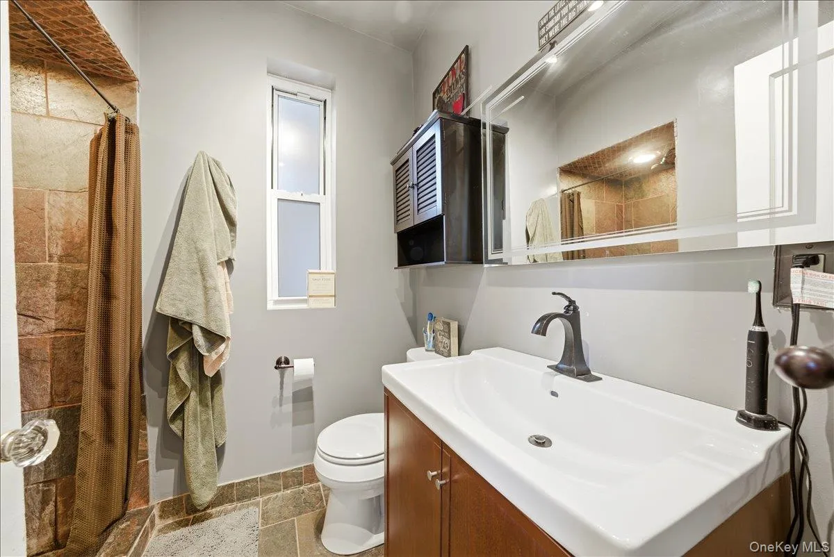1468 Midland Avenue, Yonkers, NY, 2 Bedrooms Bedrooms, 5 Rooms Rooms,2 BathroomsBathrooms,Residential,For Rent,Midland,0,1006352 1468 Midland Avenue, Yonkers, NY, 2 Bedrooms Bedrooms, 5 Rooms Rooms,2 BathroomsBathrooms,Residential,For Rent,Midland,0,1006352