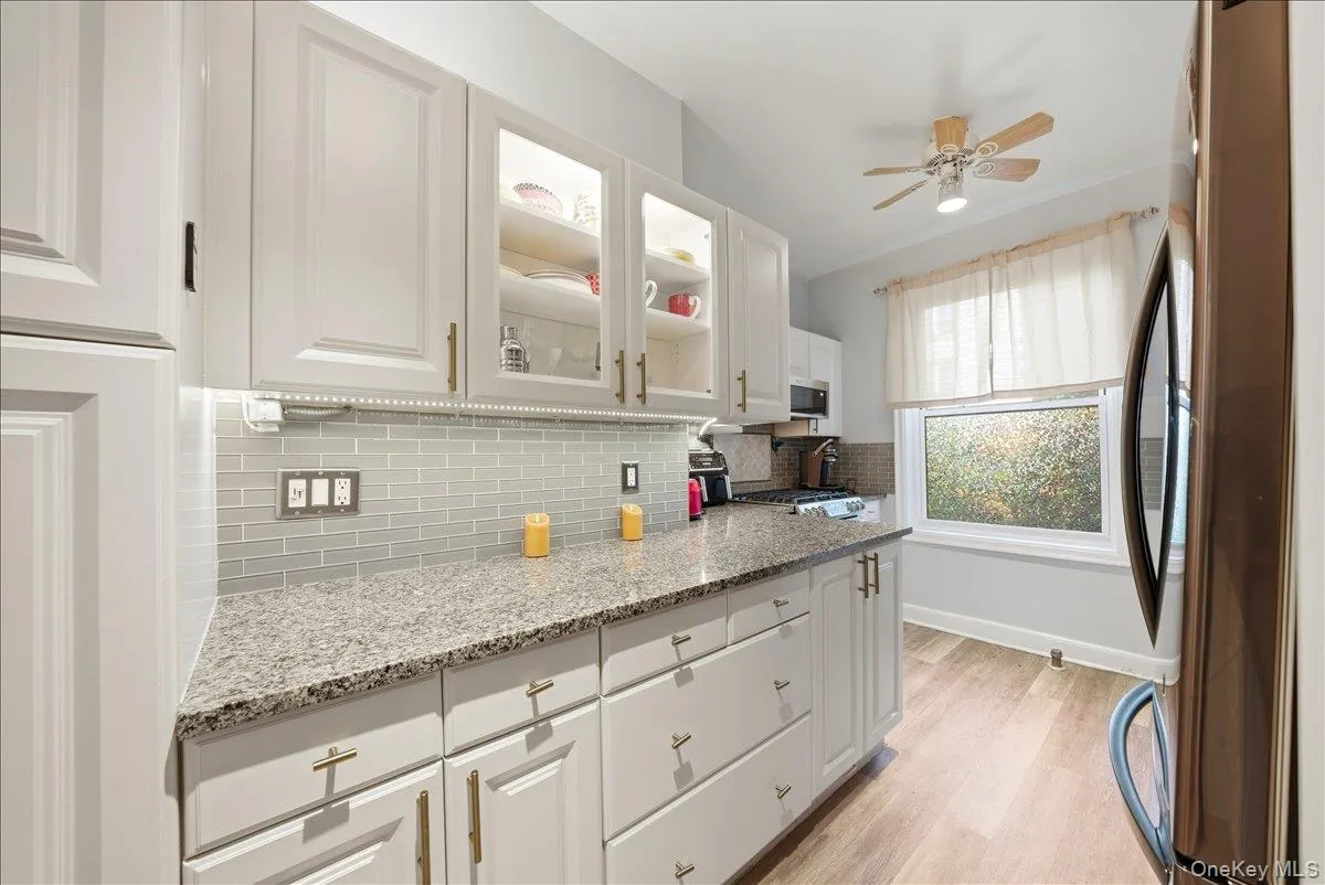 1468 Midland Avenue, Yonkers, NY, 2 Bedrooms Bedrooms, 5 Rooms Rooms,2 BathroomsBathrooms,Residential,For Rent,Midland,0,1006352 1468 Midland Avenue, Yonkers, NY, 2 Bedrooms Bedrooms, 5 Rooms Rooms,2 BathroomsBathrooms,Residential,For Rent,Midland,0,1006352