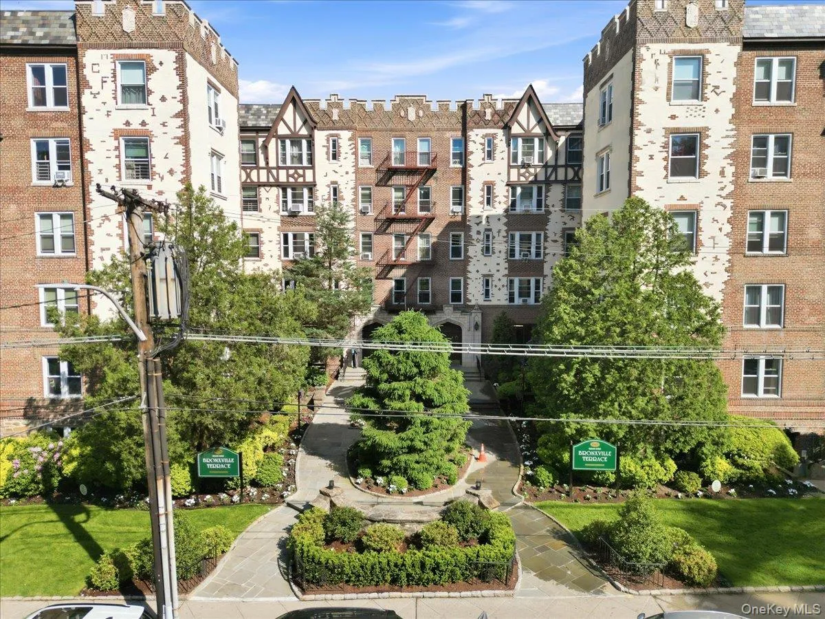 1468 Midland Avenue, Yonkers, NY, 2 Bedrooms Bedrooms, 5 Rooms Rooms,2 BathroomsBathrooms,Residential,For Rent,Midland,0,1006352 1468 Midland Avenue, Yonkers, NY, 2 Bedrooms Bedrooms, 5 Rooms Rooms,2 BathroomsBathrooms,Residential,For Rent,Midland,0,1006352