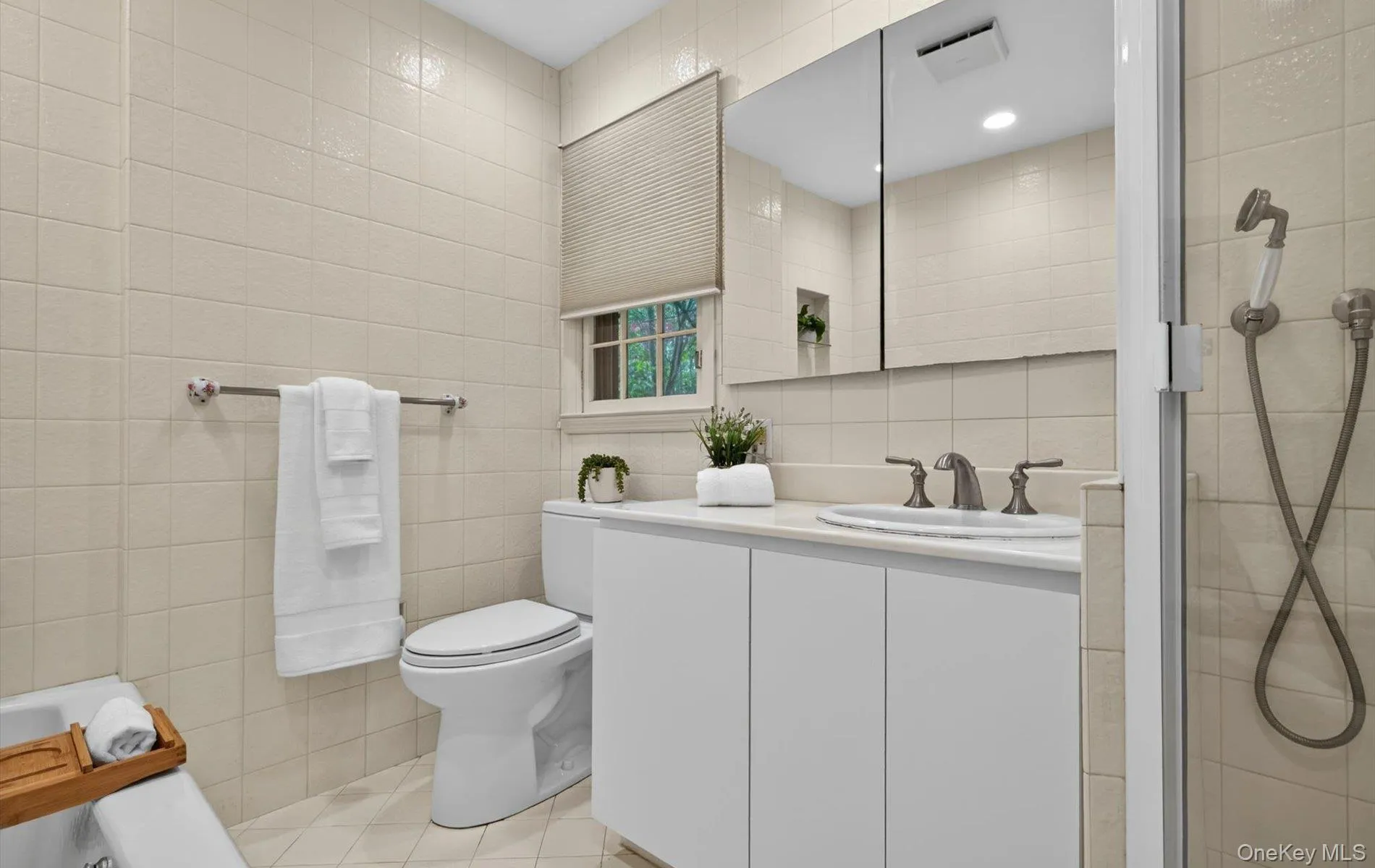 19 Seward Drive, Oyster Bay, NY, 5 Bedrooms Bedrooms, 9 Rooms Rooms,3 BathroomsBathrooms,Residential,For Rent,Seward,0,1006370 19 Seward Drive, Oyster Bay, NY, 5 Bedrooms Bedrooms, 9 Rooms Rooms,3 BathroomsBathrooms,Residential,For Rent,Seward,0,1006370