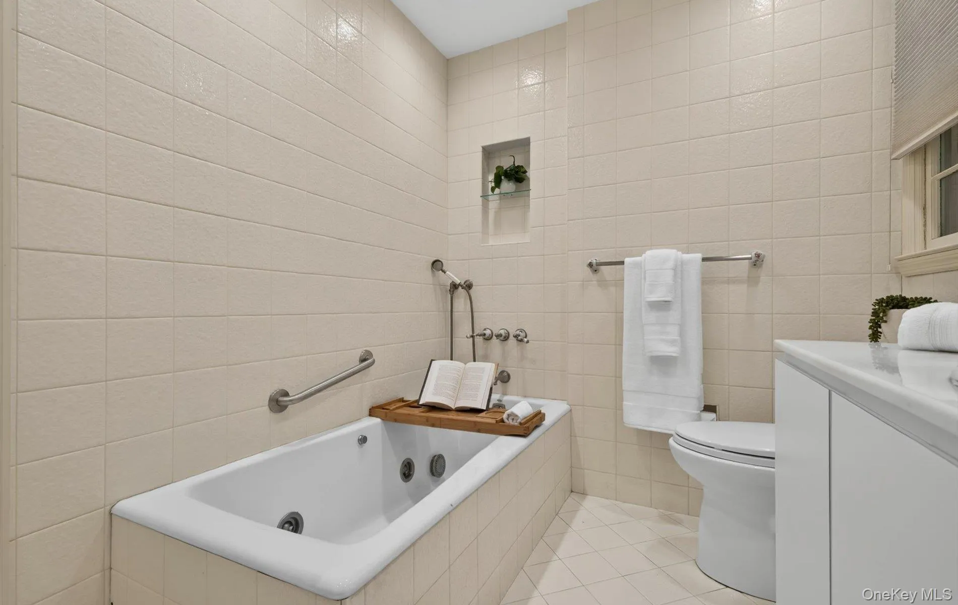 19 Seward Drive, Oyster Bay, NY, 5 Bedrooms Bedrooms, 9 Rooms Rooms,3 BathroomsBathrooms,Residential,For Rent,Seward,0,1006370 19 Seward Drive, Oyster Bay, NY, 5 Bedrooms Bedrooms, 9 Rooms Rooms,3 BathroomsBathrooms,Residential,For Rent,Seward,0,1006370