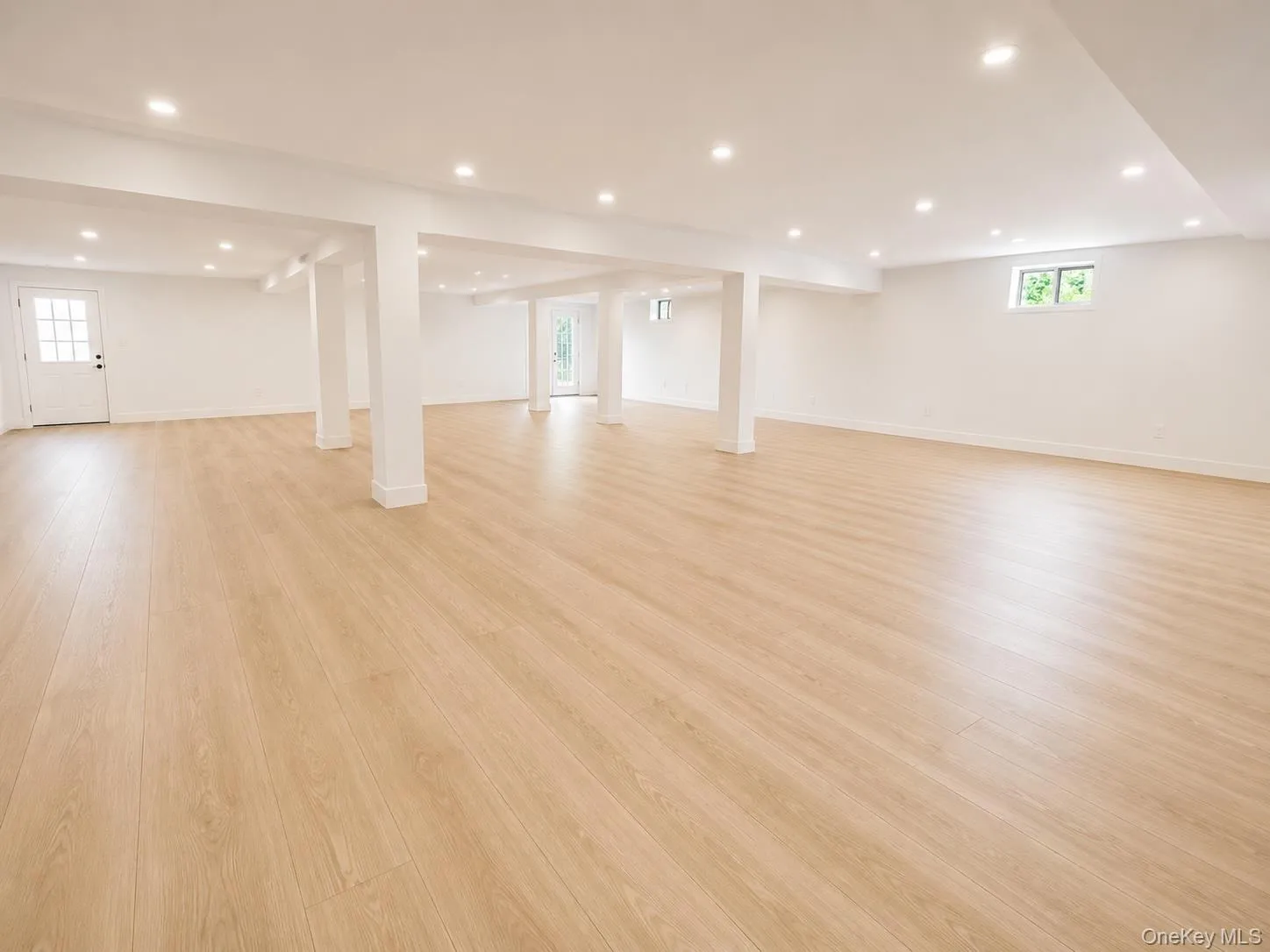 Fully Finished basement with HVAC/ HEAT Units.Cieling hieght 9 feet Fully Finished basement with HVAC/ HEAT Units.Cieling hieght 9 feet