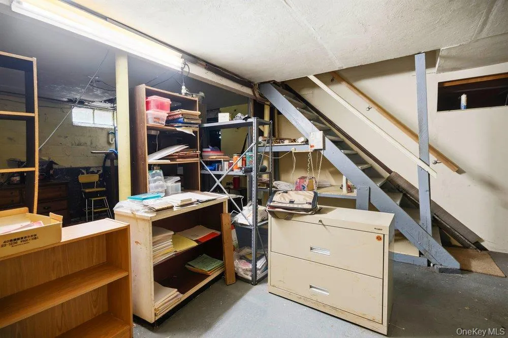 45 Lone Oak Path, Smithtown, NY, 3 Bedrooms Bedrooms, 7 Rooms Rooms,1 BathroomBathrooms,Residential,For Rent,Lone Oak,0,1006392 45 Lone Oak Path, Smithtown, NY, 3 Bedrooms Bedrooms, 7 Rooms Rooms,1 BathroomBathrooms,Residential,For Rent,Lone Oak,0,1006392