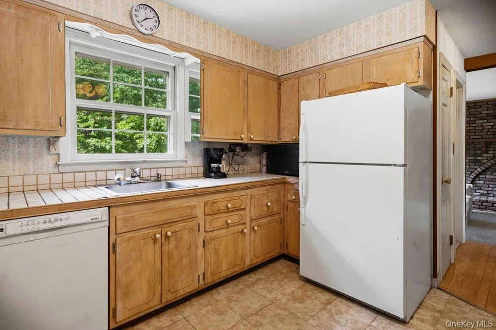 45 Lone Oak Path, Smithtown, NY, 3 Bedrooms Bedrooms, 7 Rooms Rooms,1 BathroomBathrooms,Residential,For Rent,Lone Oak,0,1006392 45 Lone Oak Path, Smithtown, NY, 3 Bedrooms Bedrooms, 7 Rooms Rooms,1 BathroomBathrooms,Residential,For Rent,Lone Oak,0,1006392