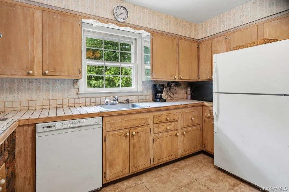 45 Lone Oak Path, Smithtown, NY, 3 Bedrooms Bedrooms, 7 Rooms Rooms,1 BathroomBathrooms,Residential,For Rent,Lone Oak,0,1006392 45 Lone Oak Path, Smithtown, NY, 3 Bedrooms Bedrooms, 7 Rooms Rooms,1 BathroomBathrooms,Residential,For Rent,Lone Oak,0,1006392