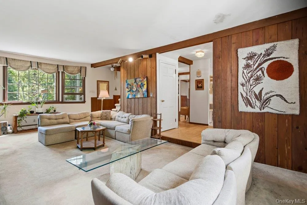 45 Lone Oak Path, Smithtown, NY, 3 Bedrooms Bedrooms, 7 Rooms Rooms,1 BathroomBathrooms,Residential,For Rent,Lone Oak,0,1006392 45 Lone Oak Path, Smithtown, NY, 3 Bedrooms Bedrooms, 7 Rooms Rooms,1 BathroomBathrooms,Residential,For Rent,Lone Oak,0,1006392