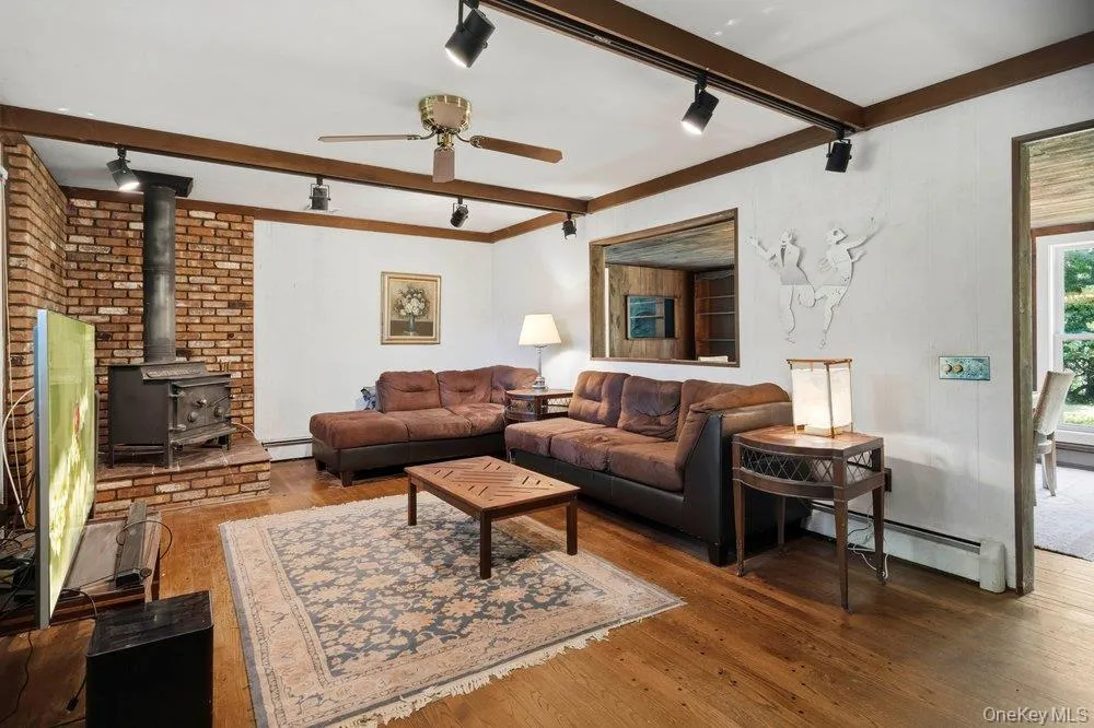 45 Lone Oak Path, Smithtown, NY, 3 Bedrooms Bedrooms, 7 Rooms Rooms,1 BathroomBathrooms,Residential,For Rent,Lone Oak,0,1006392 45 Lone Oak Path, Smithtown, NY, 3 Bedrooms Bedrooms, 7 Rooms Rooms,1 BathroomBathrooms,Residential,For Rent,Lone Oak,0,1006392