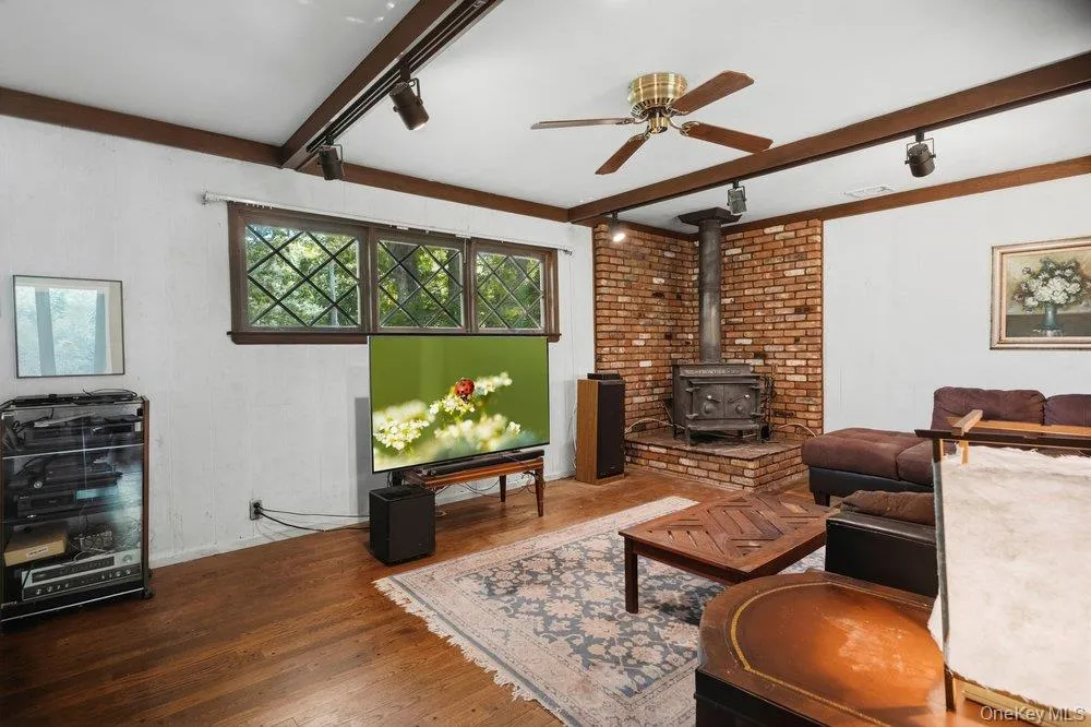 45 Lone Oak Path, Smithtown, NY, 3 Bedrooms Bedrooms, 7 Rooms Rooms,1 BathroomBathrooms,Residential,For Rent,Lone Oak,0,1006392 45 Lone Oak Path, Smithtown, NY, 3 Bedrooms Bedrooms, 7 Rooms Rooms,1 BathroomBathrooms,Residential,For Rent,Lone Oak,0,1006392
