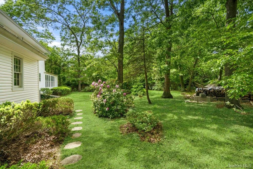 45 Lone Oak Path, Smithtown, NY, 3 Bedrooms Bedrooms, 7 Rooms Rooms,1 BathroomBathrooms,Residential,For Rent,Lone Oak,0,1006392 45 Lone Oak Path, Smithtown, NY, 3 Bedrooms Bedrooms, 7 Rooms Rooms,1 BathroomBathrooms,Residential,For Rent,Lone Oak,0,1006392